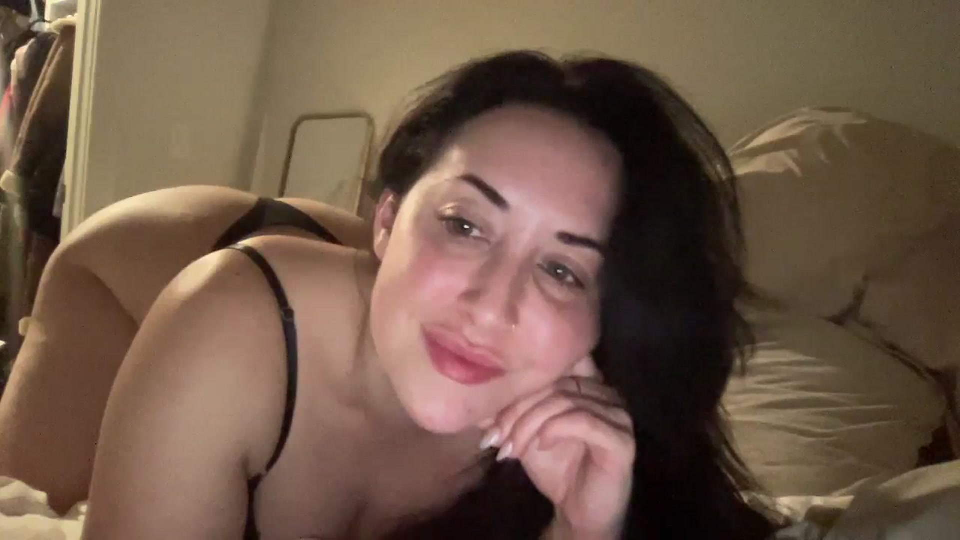 Gallery image thumbnail from EllaCakes's myfreecams stream on, 02/07/2024, 06:36 image 19 of 20