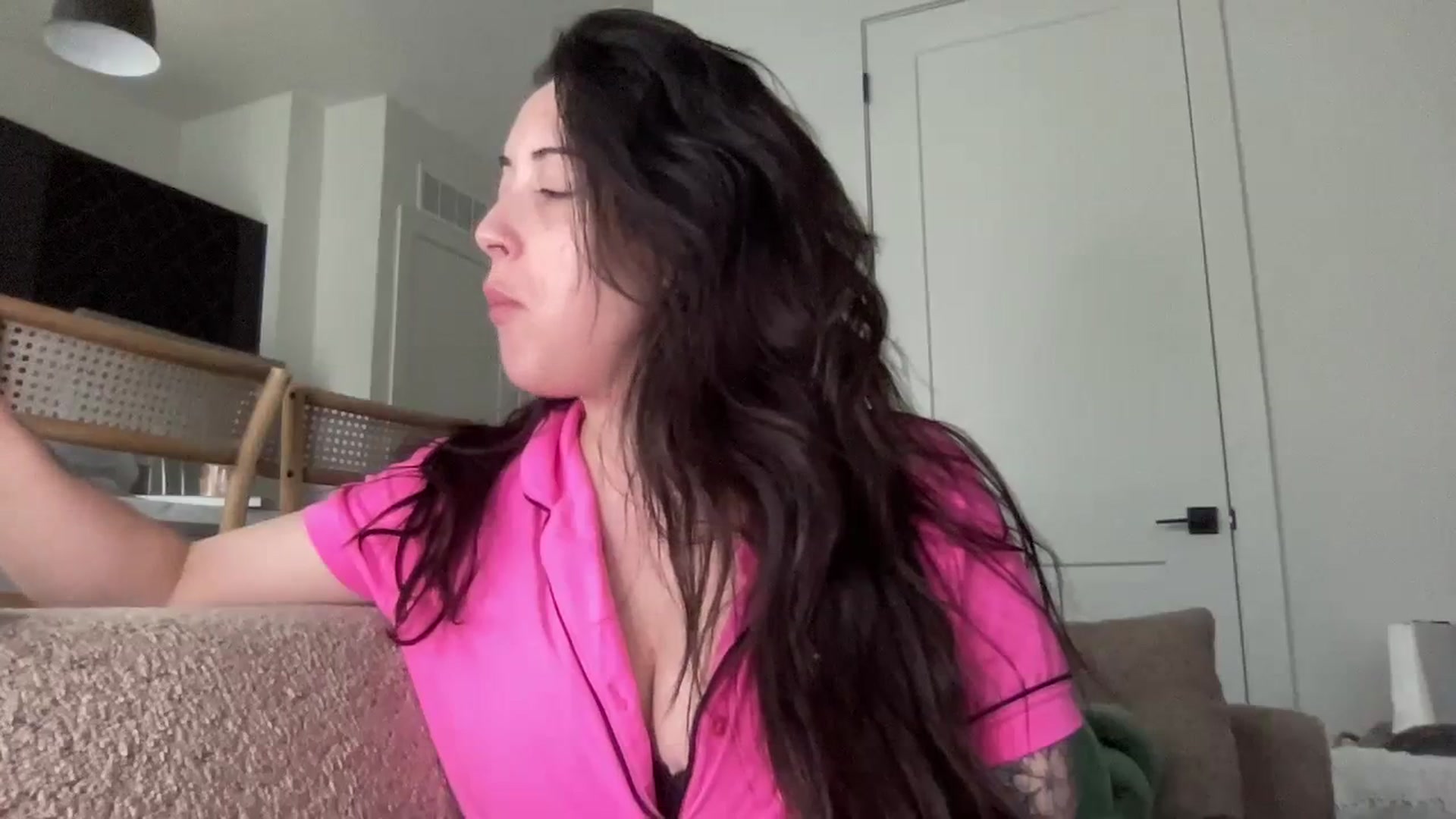Gallery image thumbnail from EllaCakes's myfreecams stream on, 02/07/2024, 17:38 image 6 of 20