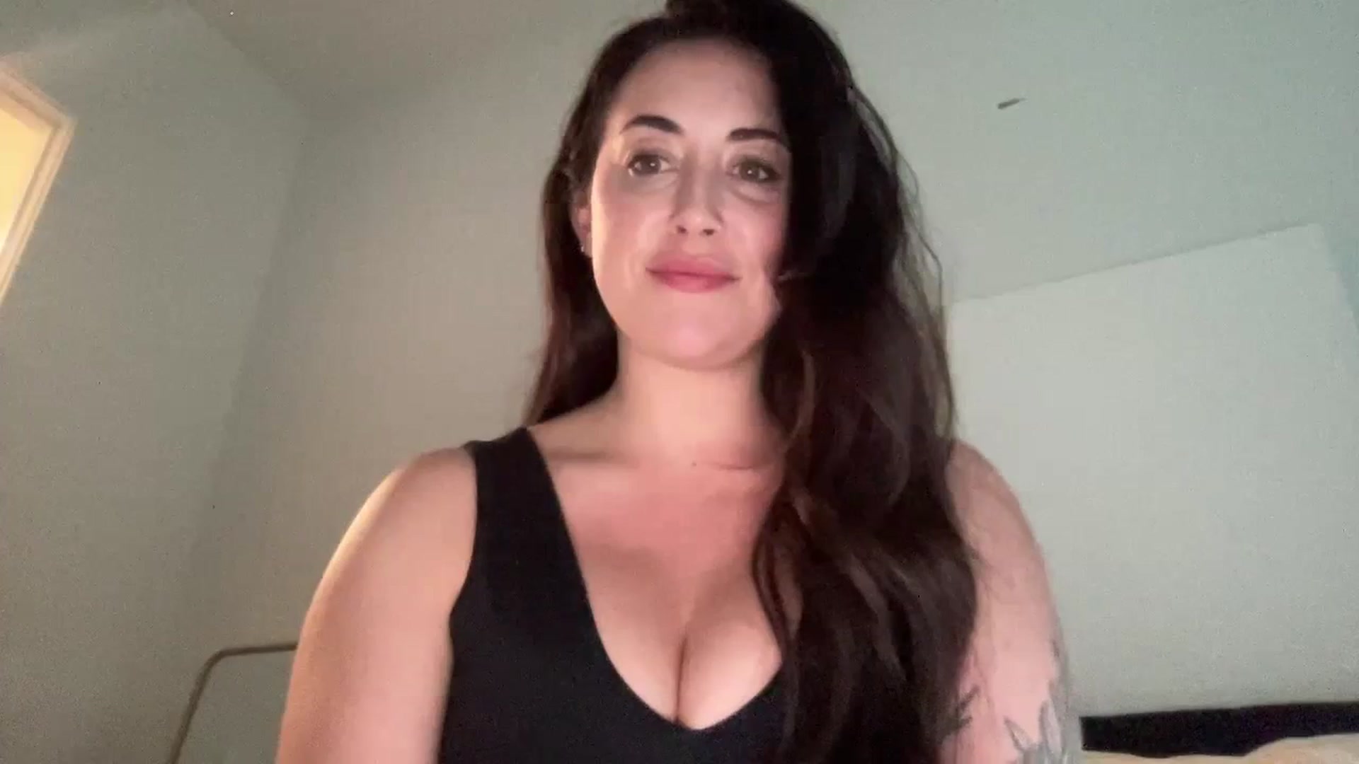 Gallery image thumbnail from EllaCakes's myfreecams stream on, 02/13/2024, 23:25 image 18 of 20