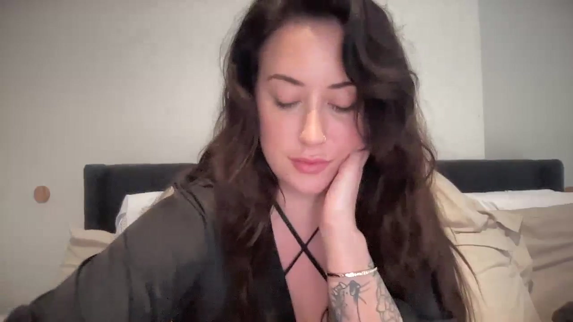 Gallery image thumbnail from EllaCakes's myfreecams stream on, 02/16/2024, 21:16 image 16 of 20