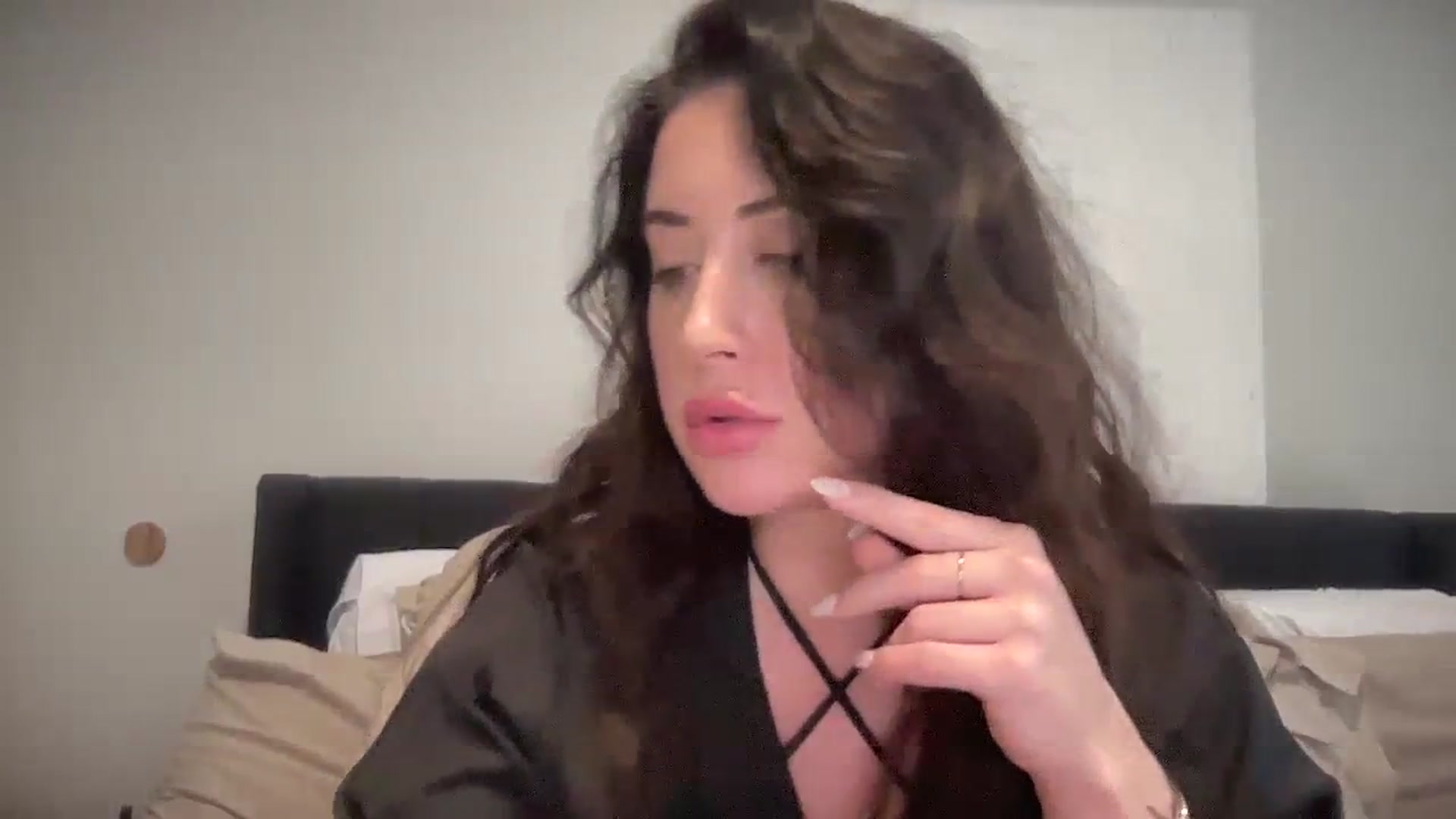 Gallery image thumbnail from EllaCakes's myfreecams stream on, 02/16/2024, 21:16 image 8 of 20