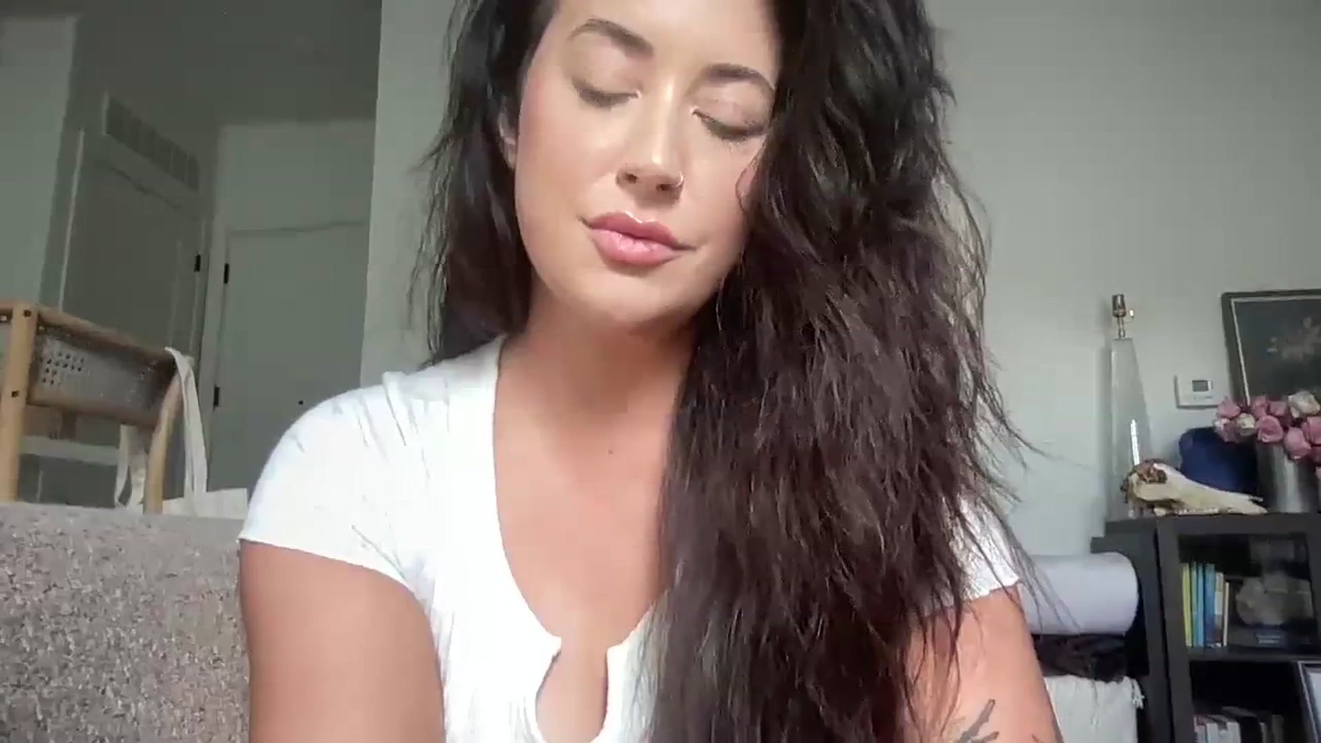Gallery image thumbnail from EllaCakes's myfreecams stream on, 02/24/2024, 18:22 image 17 of 20