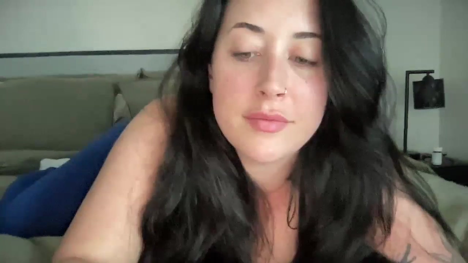Gallery image thumbnail from EllaCakes's myfreecams stream on, 04/05/2024, 22:31 image 5 of 20
