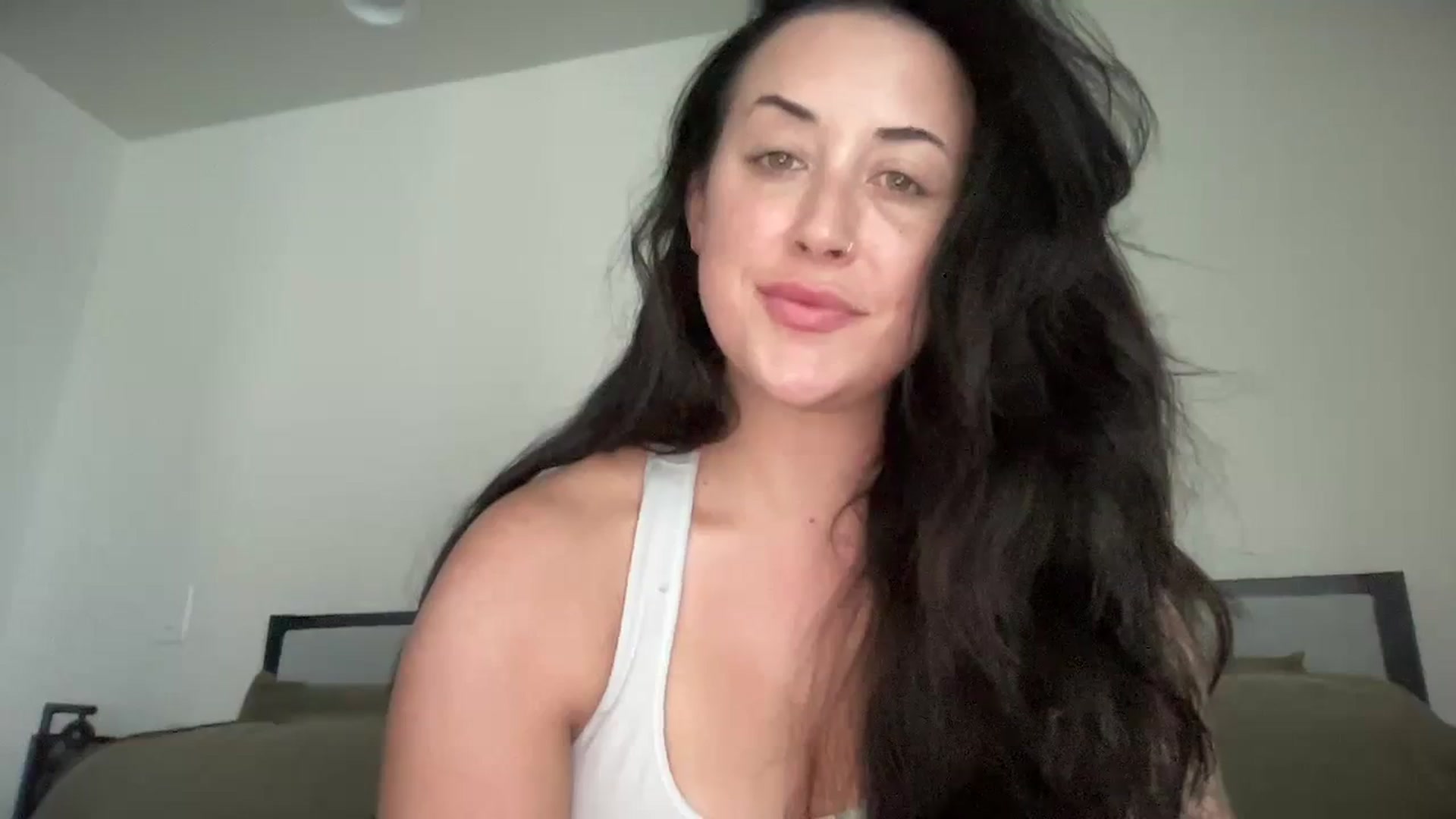 Gallery image thumbnail from EllaCakes's myfreecams stream on, 04/09/2024, 21:52 image 3 of 20