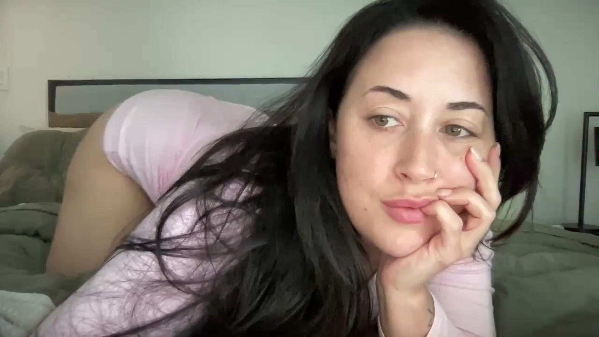 Gallery image thumbnail from EllaCakes's myfreecams stream on, 04/15/2024, 18:53 image 14 of 20