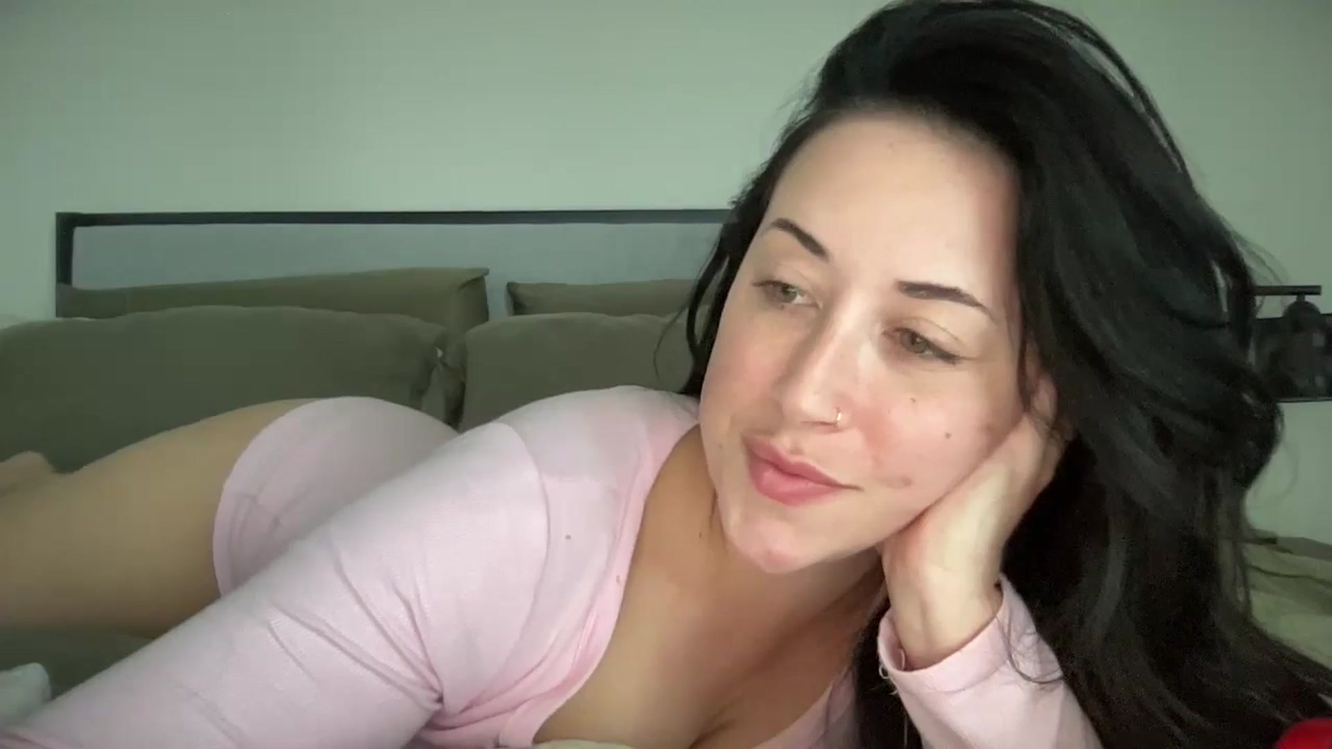 Gallery image thumbnail from EllaCakes's myfreecams stream on, 04/15/2024, 18:53 image 18 of 20