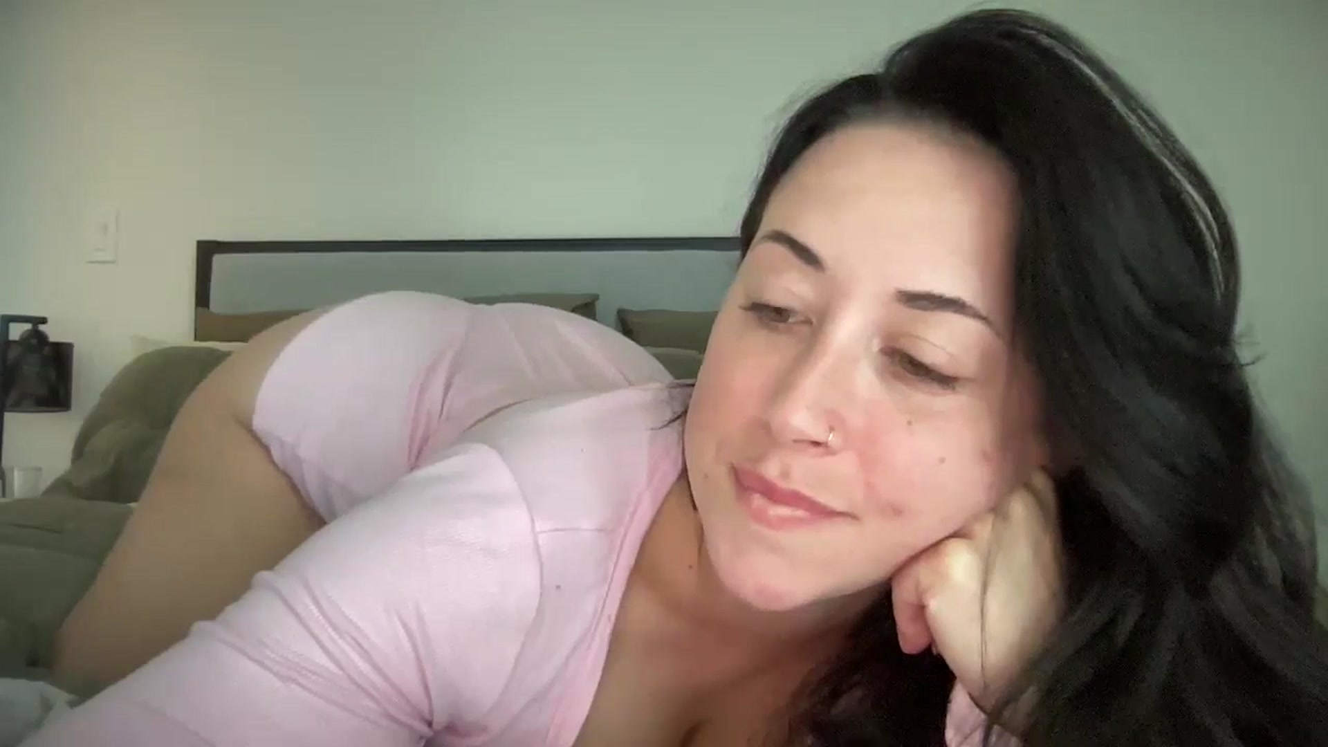 Gallery image thumbnail from EllaCakes's myfreecams stream on, 04/15/2024, 18:53 image 11 of 20