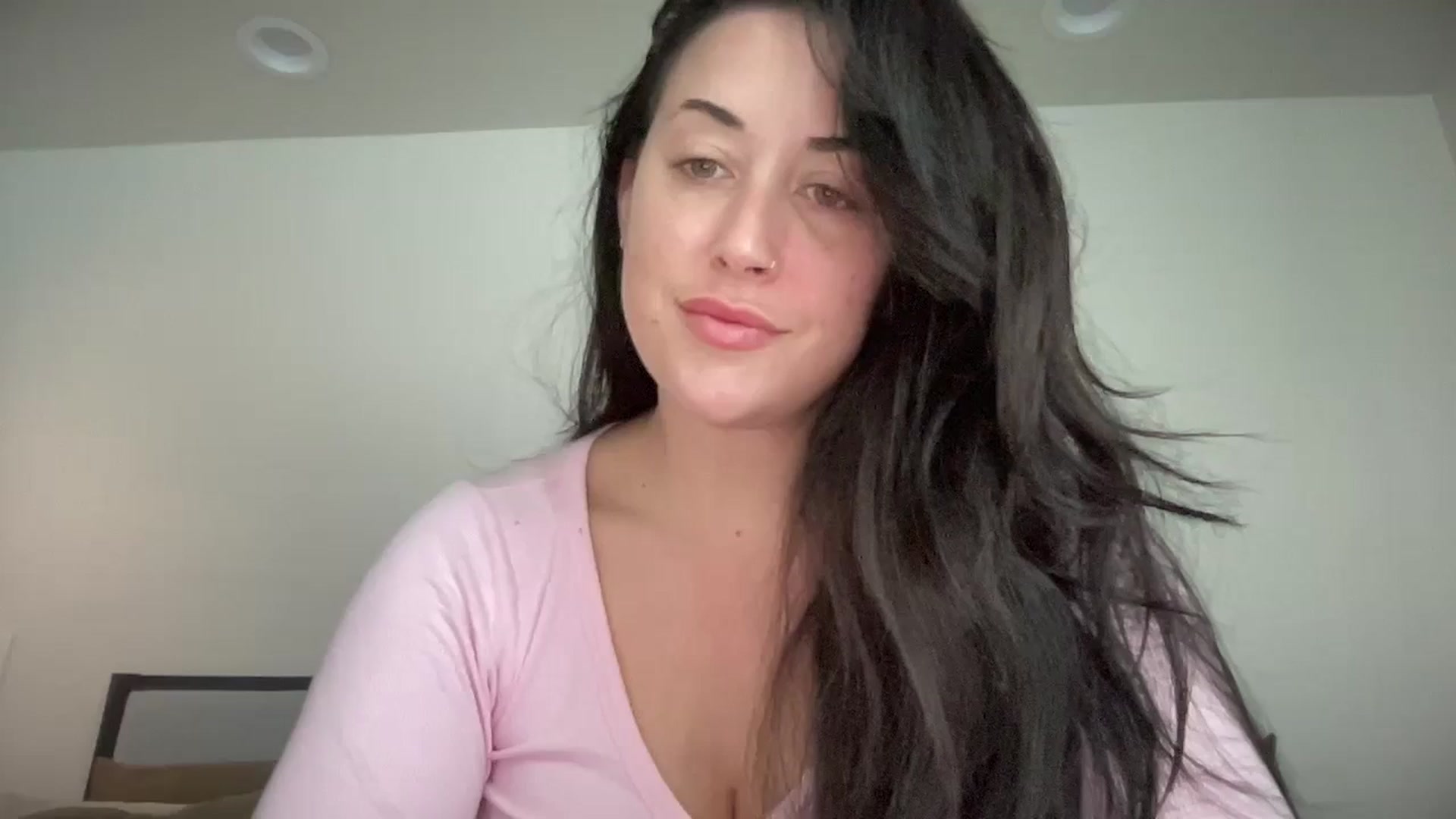 Gallery image thumbnail from EllaCakes's myfreecams stream on, 04/15/2024, 18:53 image 1 of 20