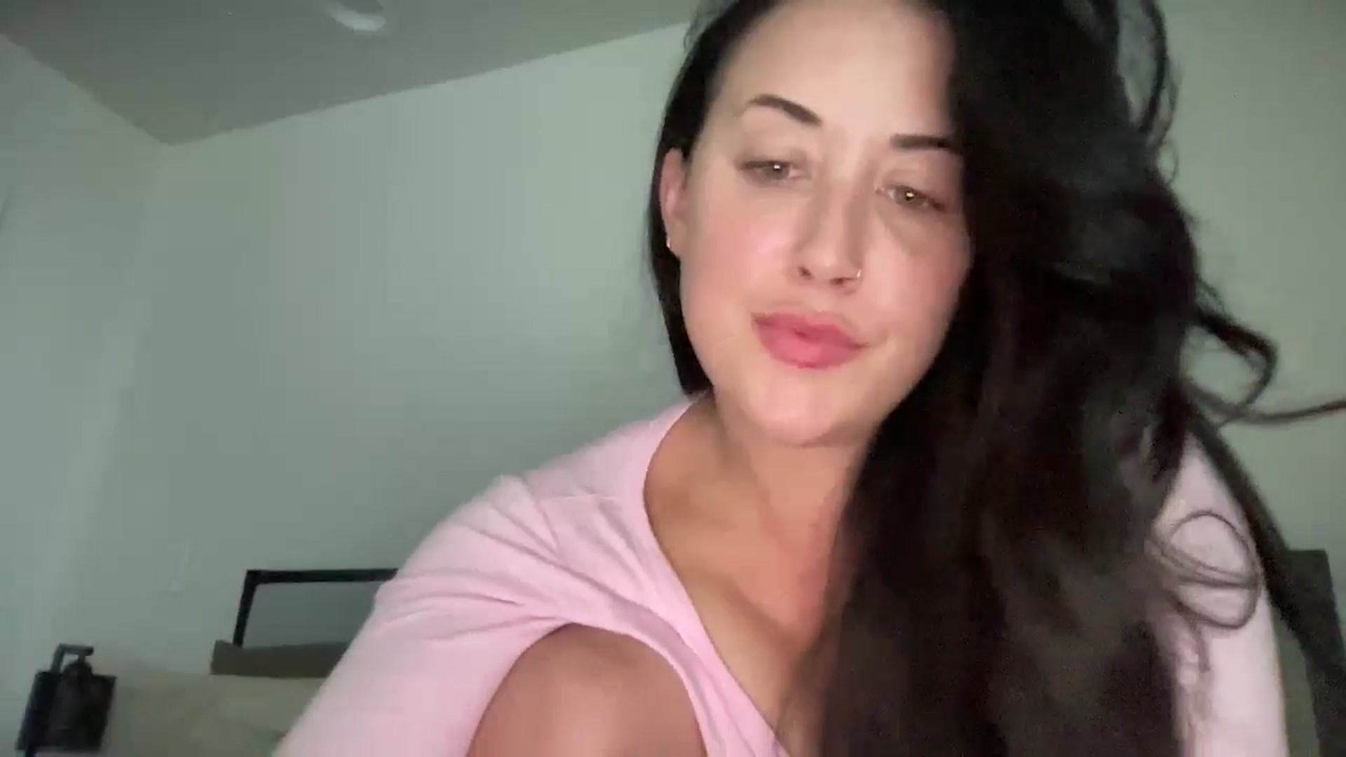 Gallery image thumbnail from EllaCakes's myfreecams stream on, 04/15/2024, 22:10 image 2 of 20