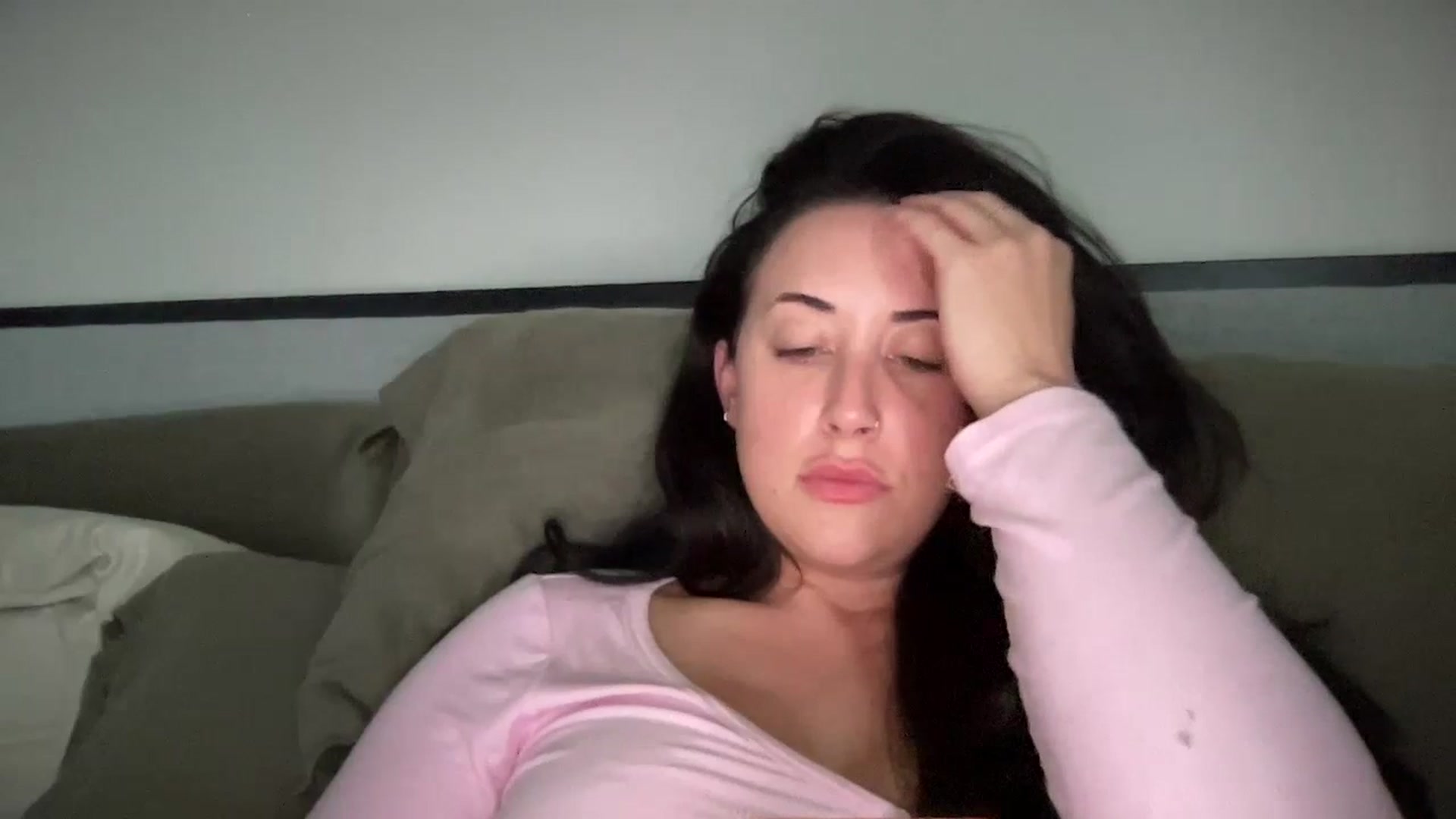 Gallery image thumbnail from EllaCakes's myfreecams stream on, 04/15/2024, 22:10 image 9 of 20
