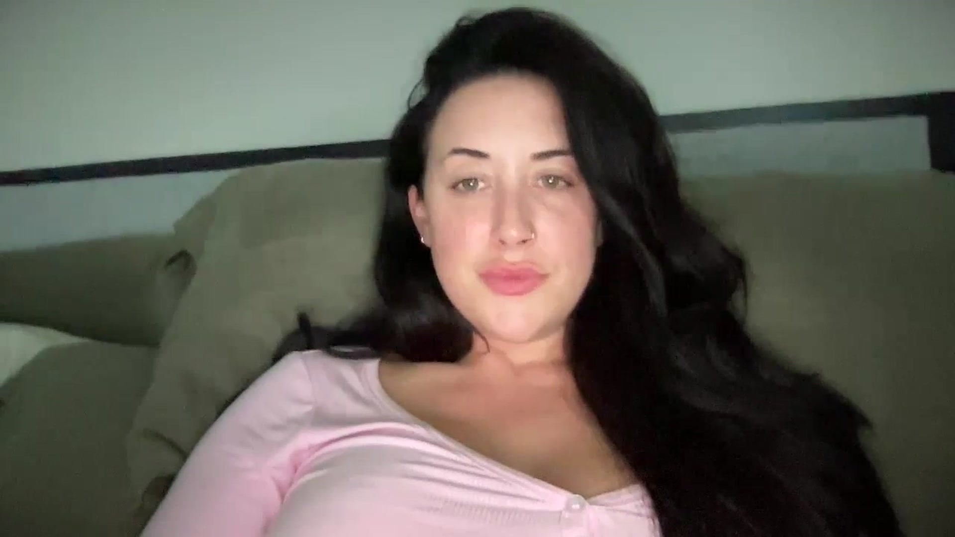 Gallery image thumbnail from EllaCakes's myfreecams stream on, 04/15/2024, 22:10 image 10 of 20