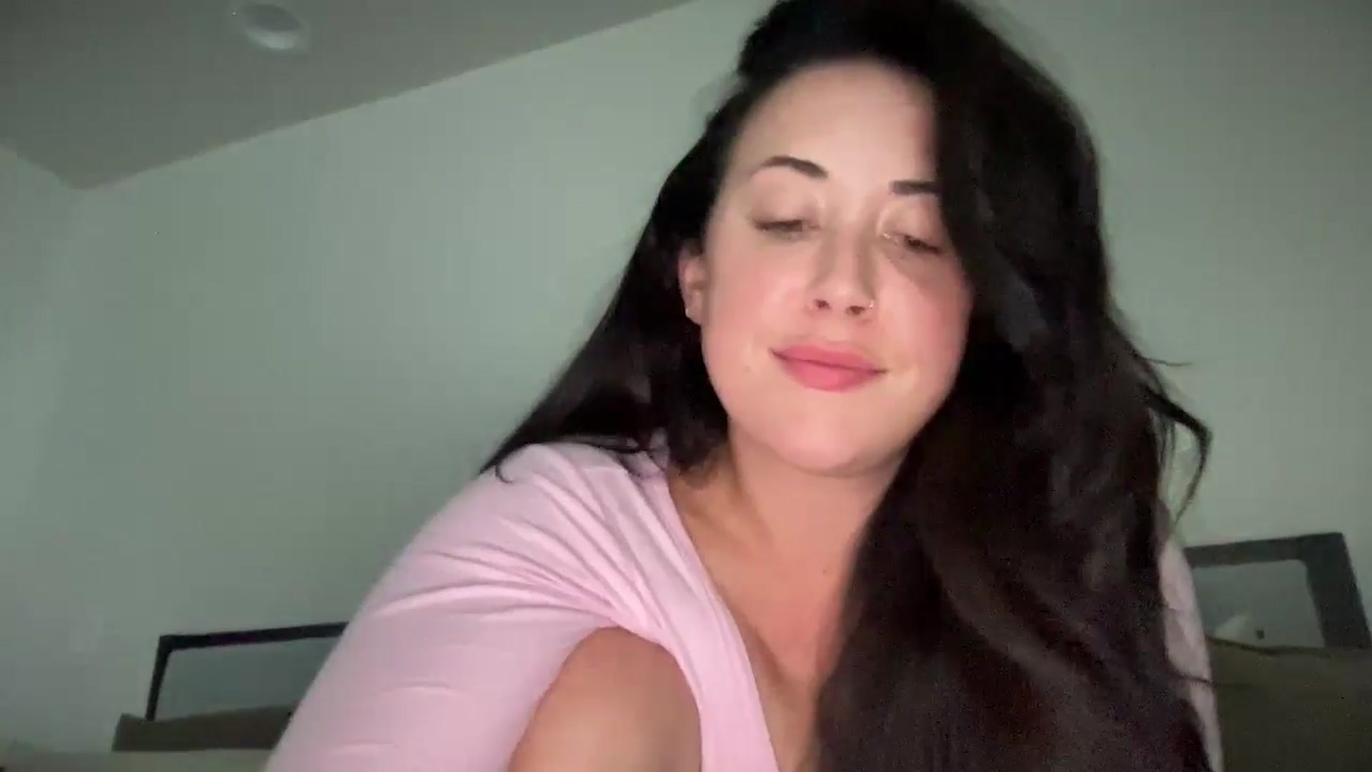 Gallery image thumbnail from EllaCakes's myfreecams stream on, 04/15/2024, 22:10 image 19 of 20