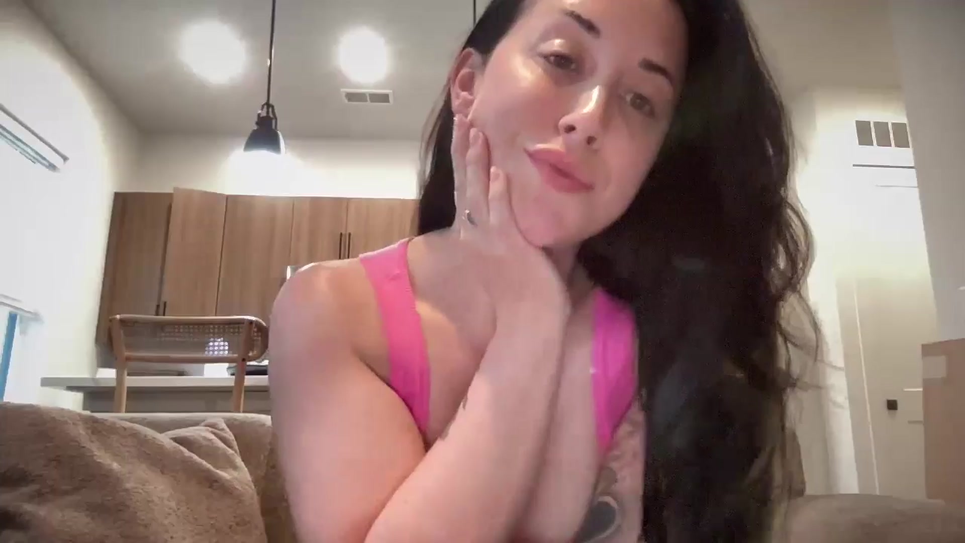 Gallery image thumbnail from EllaCakes's myfreecams stream on, 04/25/2024, 23:40 image 16 of 20