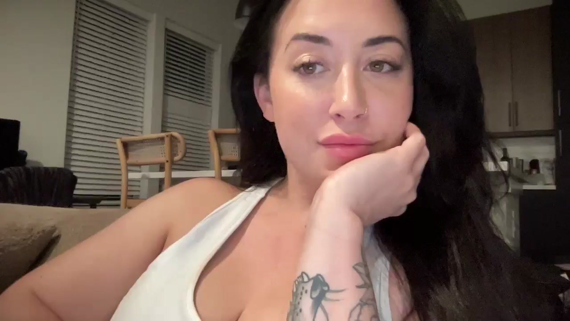 Gallery image thumbnail from EllaCakes's myfreecams stream on, 05/02/2024, 03:29 image 18 of 20