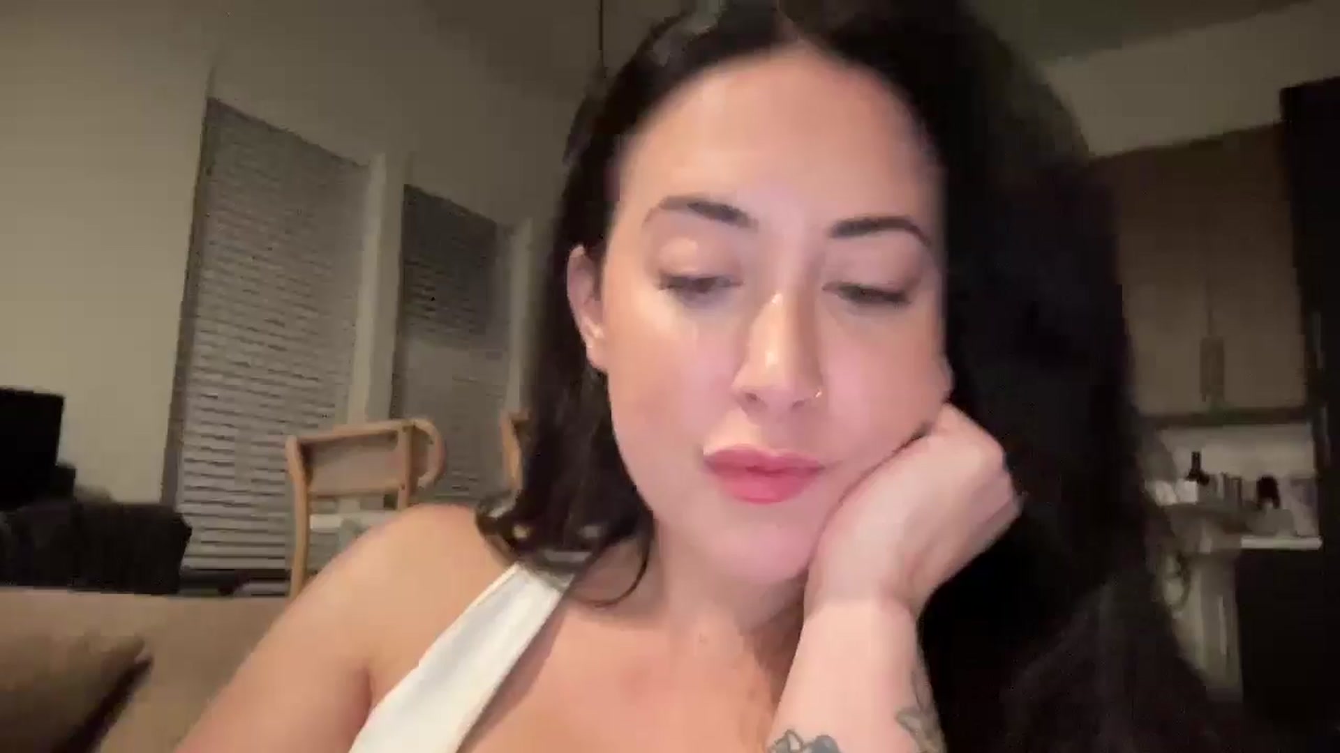 Gallery image thumbnail from EllaCakes's myfreecams stream on, 05/02/2024, 03:29 image 14 of 20