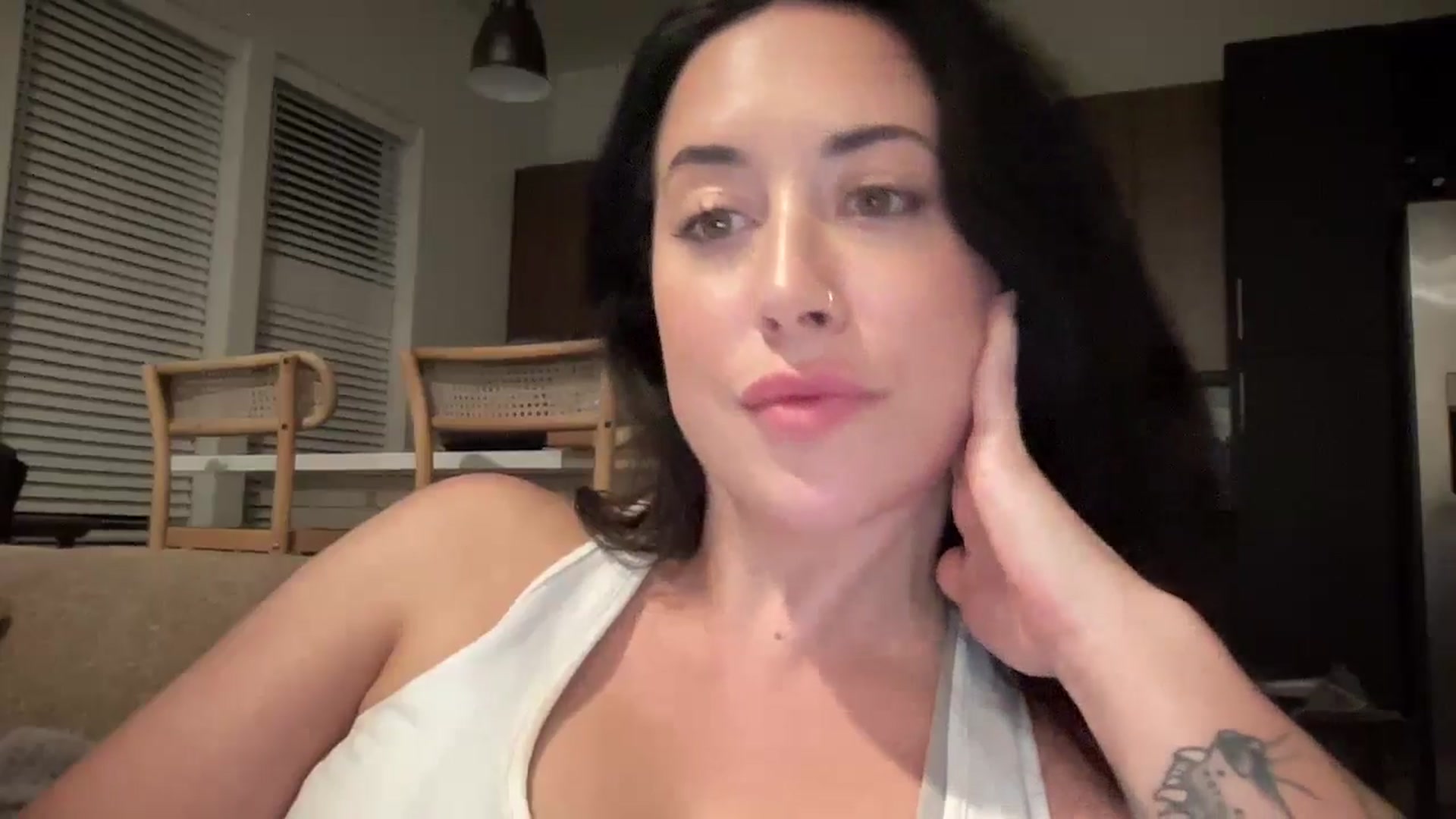 Gallery image thumbnail from EllaCakes's myfreecams stream on, 05/02/2024, 03:46 image 4 of 20