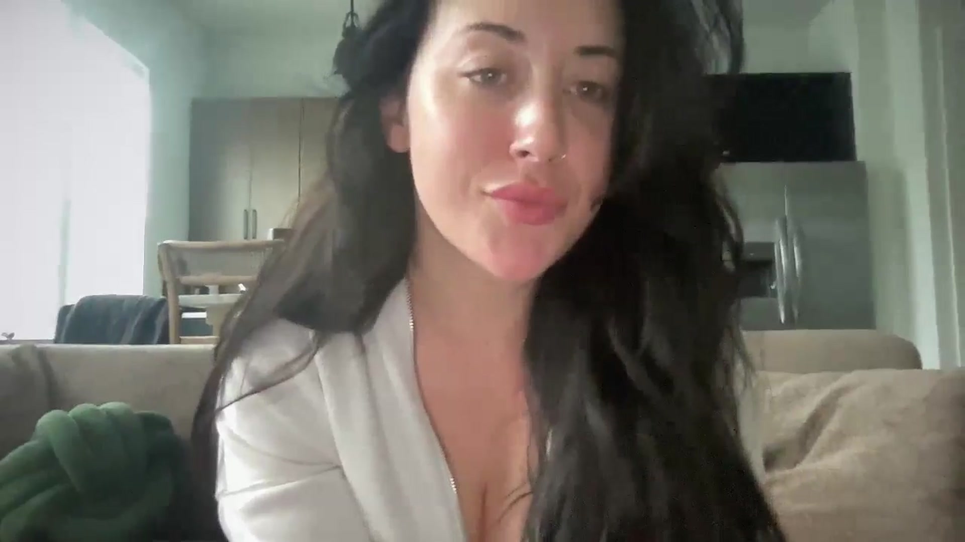 Gallery image thumbnail from EllaCakes's myfreecams stream on, 05/07/2024, 18:32 image 10 of 20