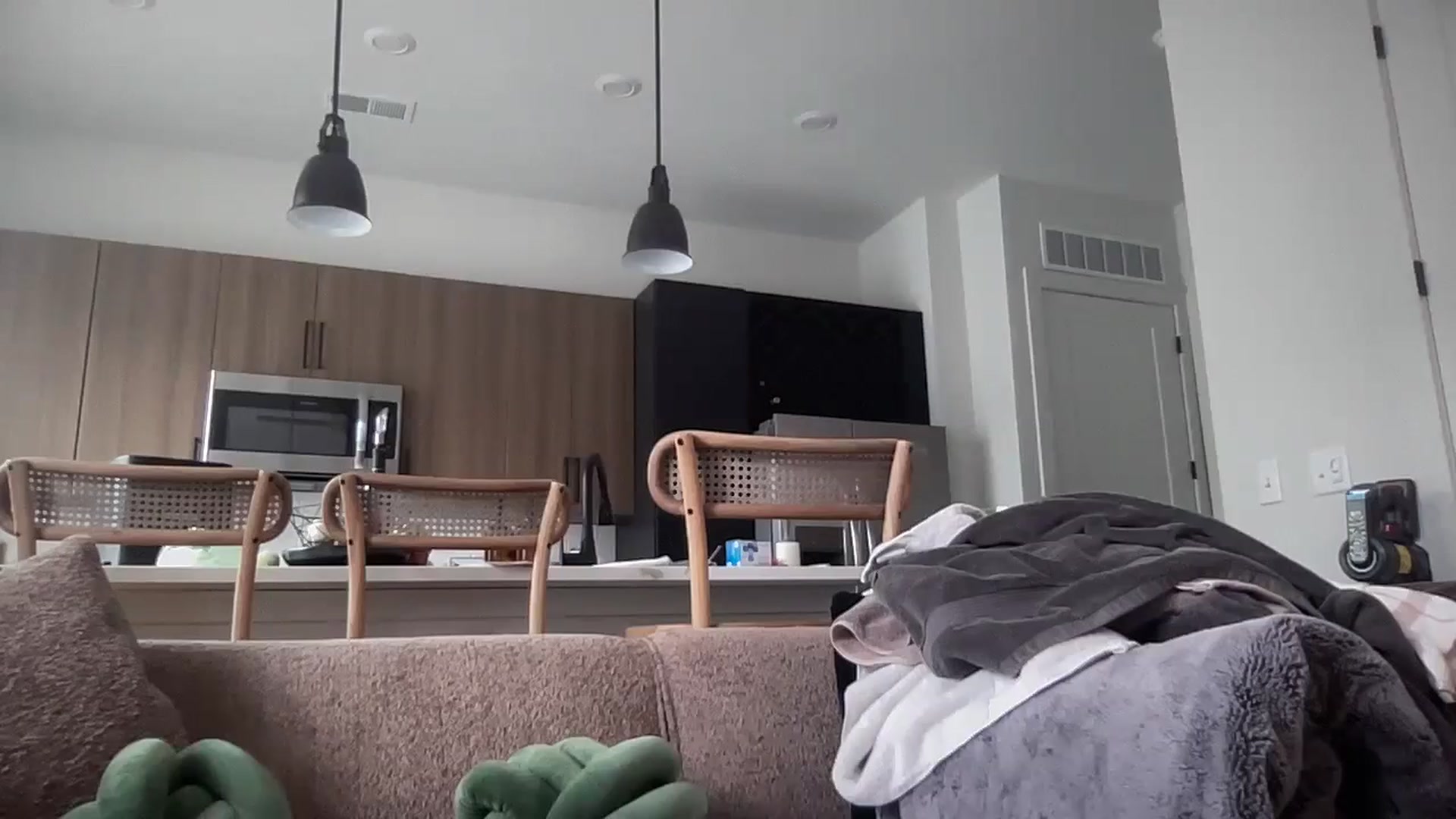 Gallery image thumbnail from EllaCakes's myfreecams stream on, 05/08/2024, 19:10 image 3 of 20
