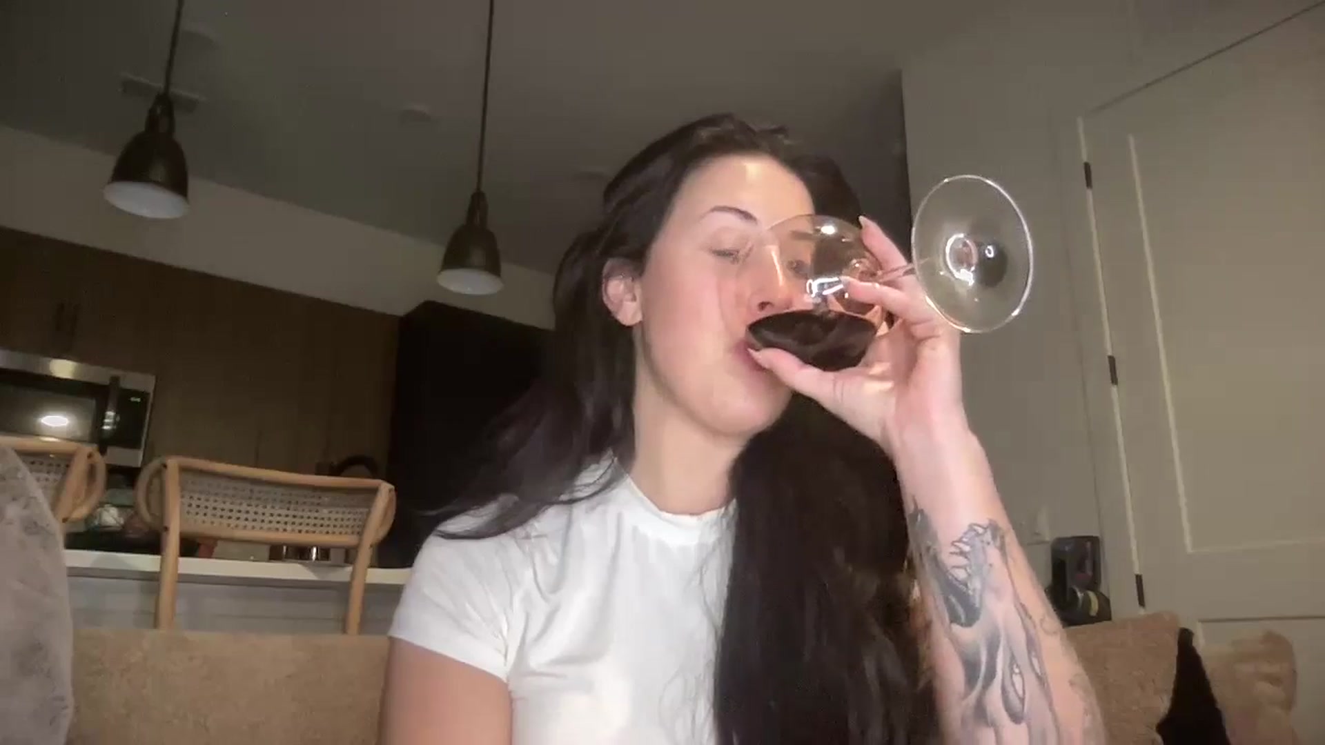 Gallery image thumbnail from EllaCakes's myfreecams stream on, 05/08/2024, 23:12 image 15 of 20