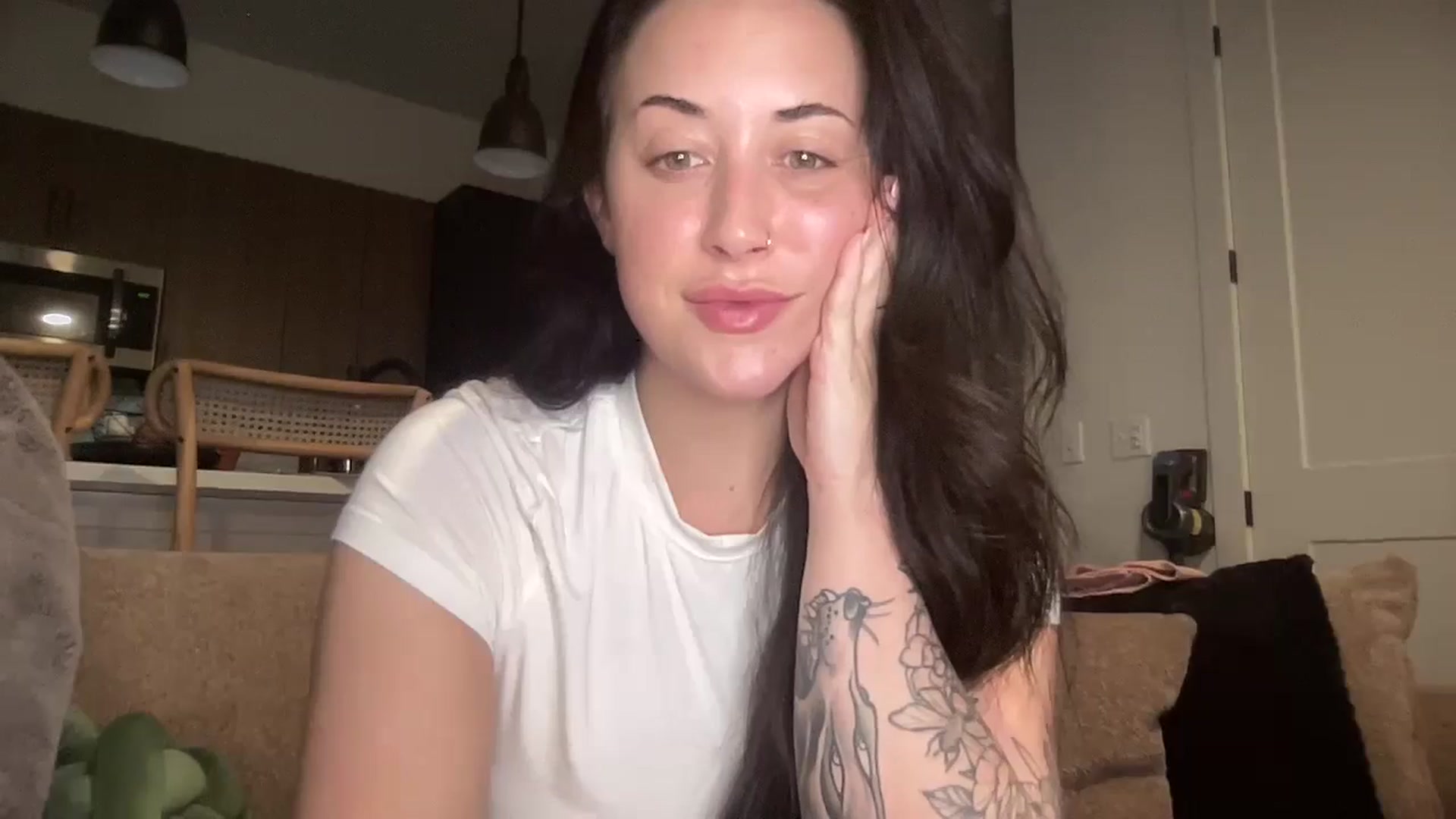 Gallery image thumbnail from EllaCakes's myfreecams stream on, 05/08/2024, 23:59 image 9 of 20
