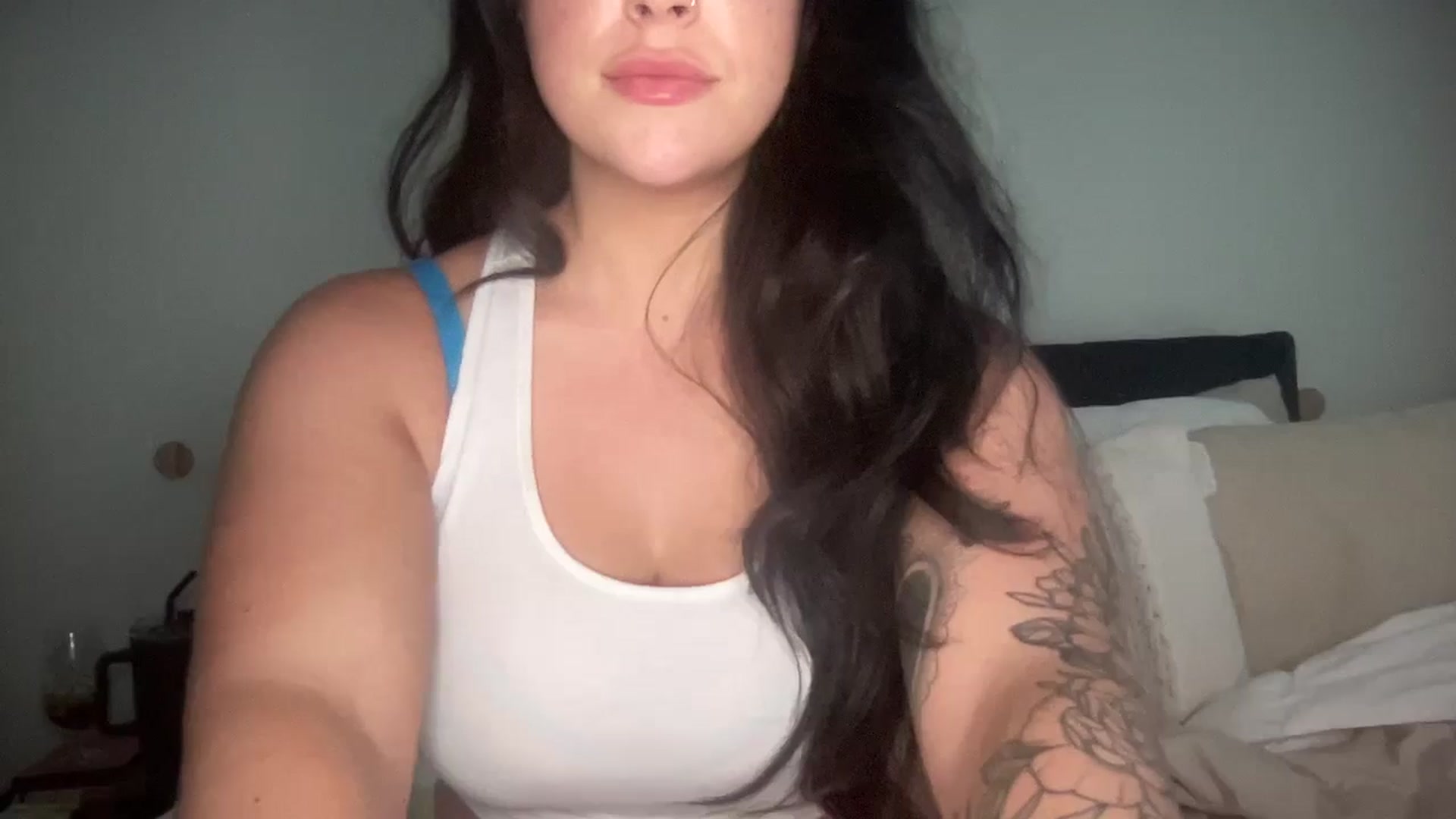 Gallery image thumbnail from EllaCakes's myfreecams stream on, 05/13/2024, 22:54 image 6 of 20