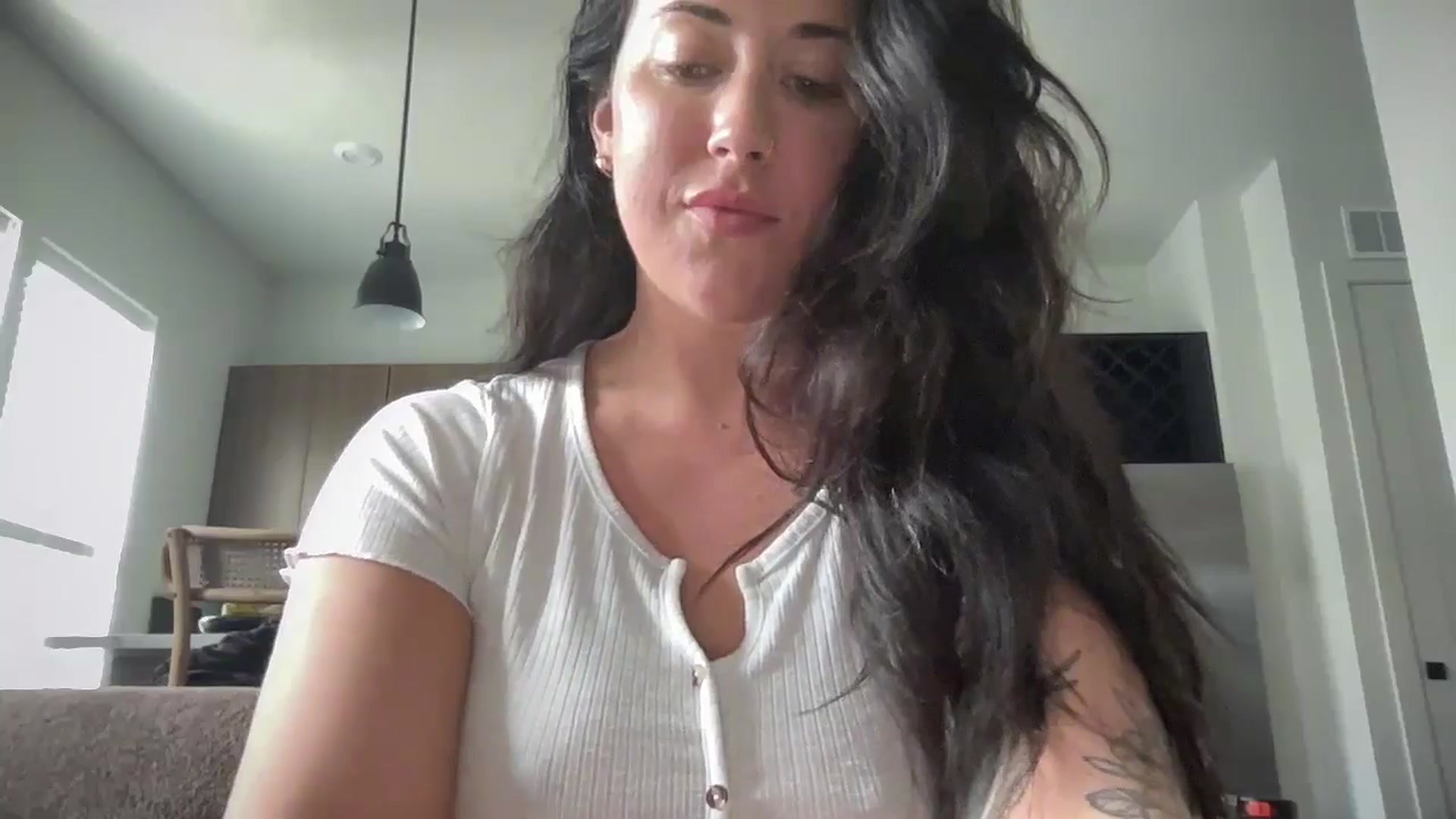Gallery image thumbnail from EllaCakes's myfreecams stream on, 06/03/2024, 18:19 image 2 of 20