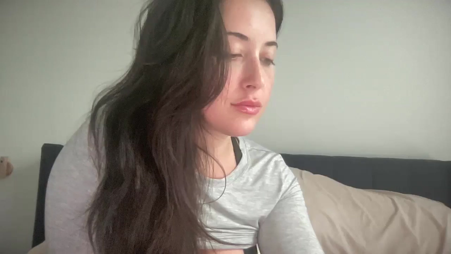 Gallery image thumbnail from EllaCakes's myfreecams stream on, 06/19/2024, 20:33 image 6 of 20