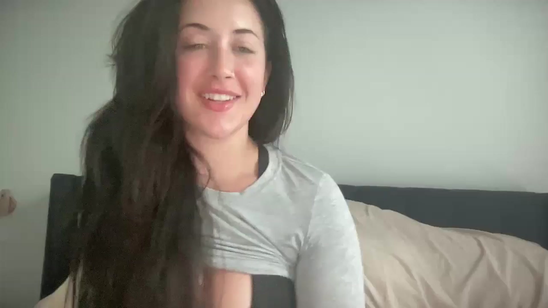 Gallery image thumbnail from EllaCakes's myfreecams stream on, 06/19/2024, 20:33 image 1 of 20
