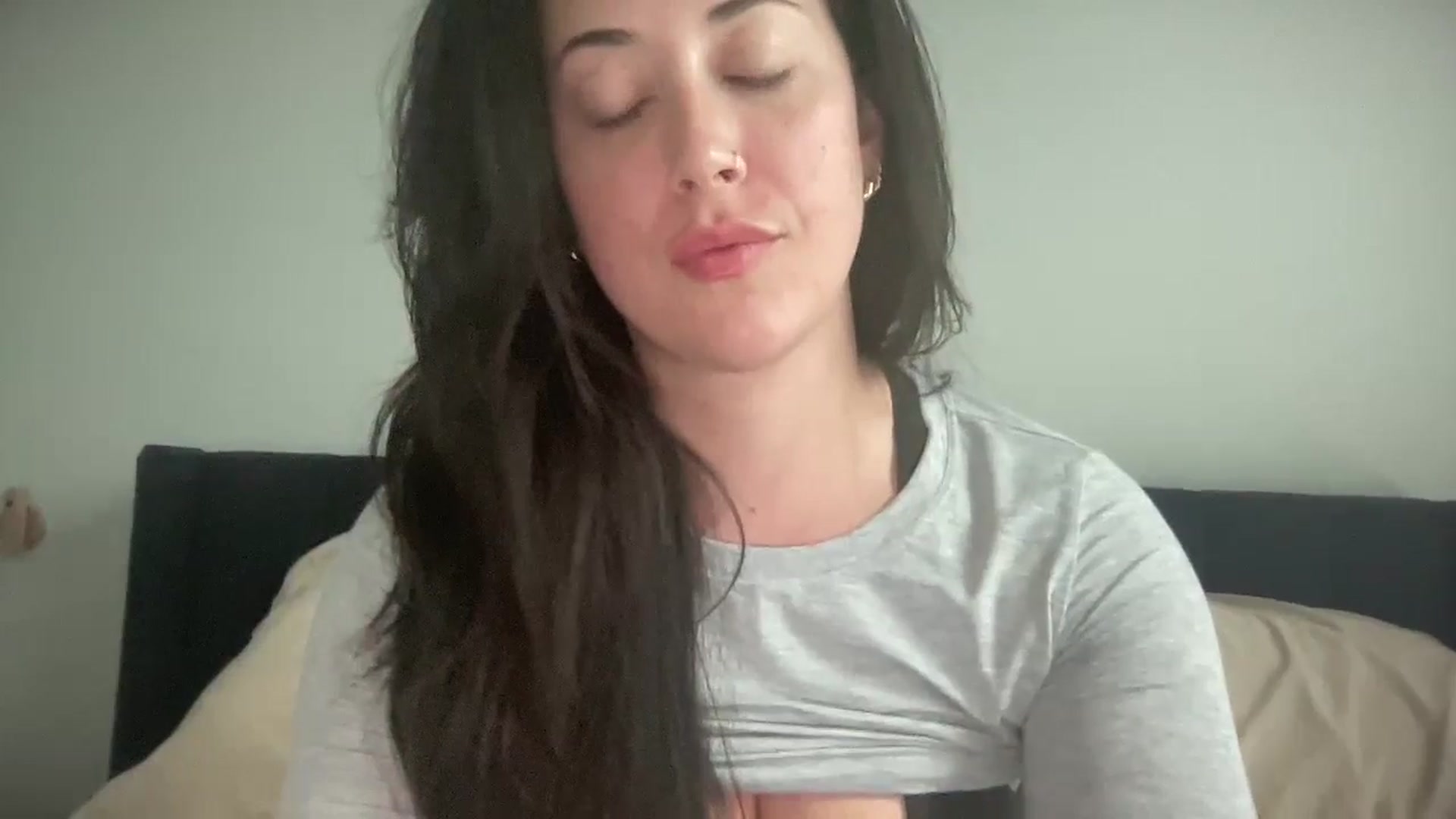 Gallery image thumbnail from EllaCakes's myfreecams stream on, 06/19/2024, 20:33 image 2 of 20