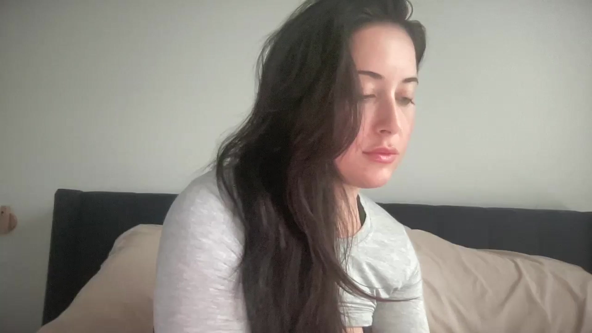 Gallery image thumbnail from EllaCakes's myfreecams stream on, 06/19/2024, 20:33 image 7 of 20