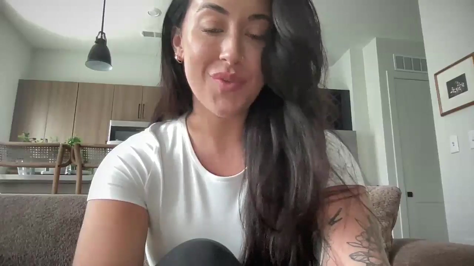 Gallery image thumbnail from EllaCakes's myfreecams stream on, 06/26/2024, 20:16 image 10 of 20
