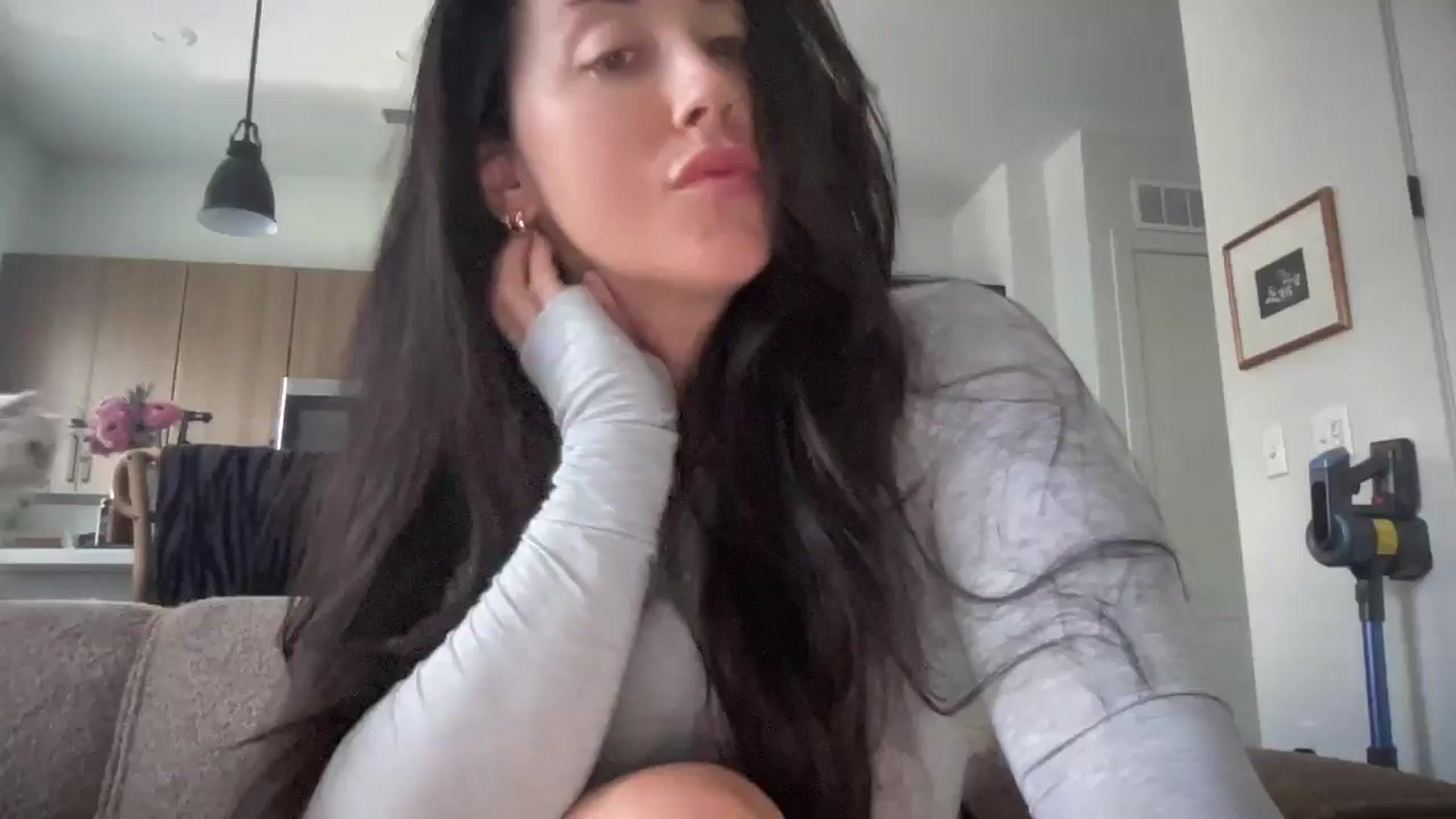 Gallery image thumbnail from EllaCakes's myfreecams stream on, 08/03/2024, 18:12 image 5 of 20