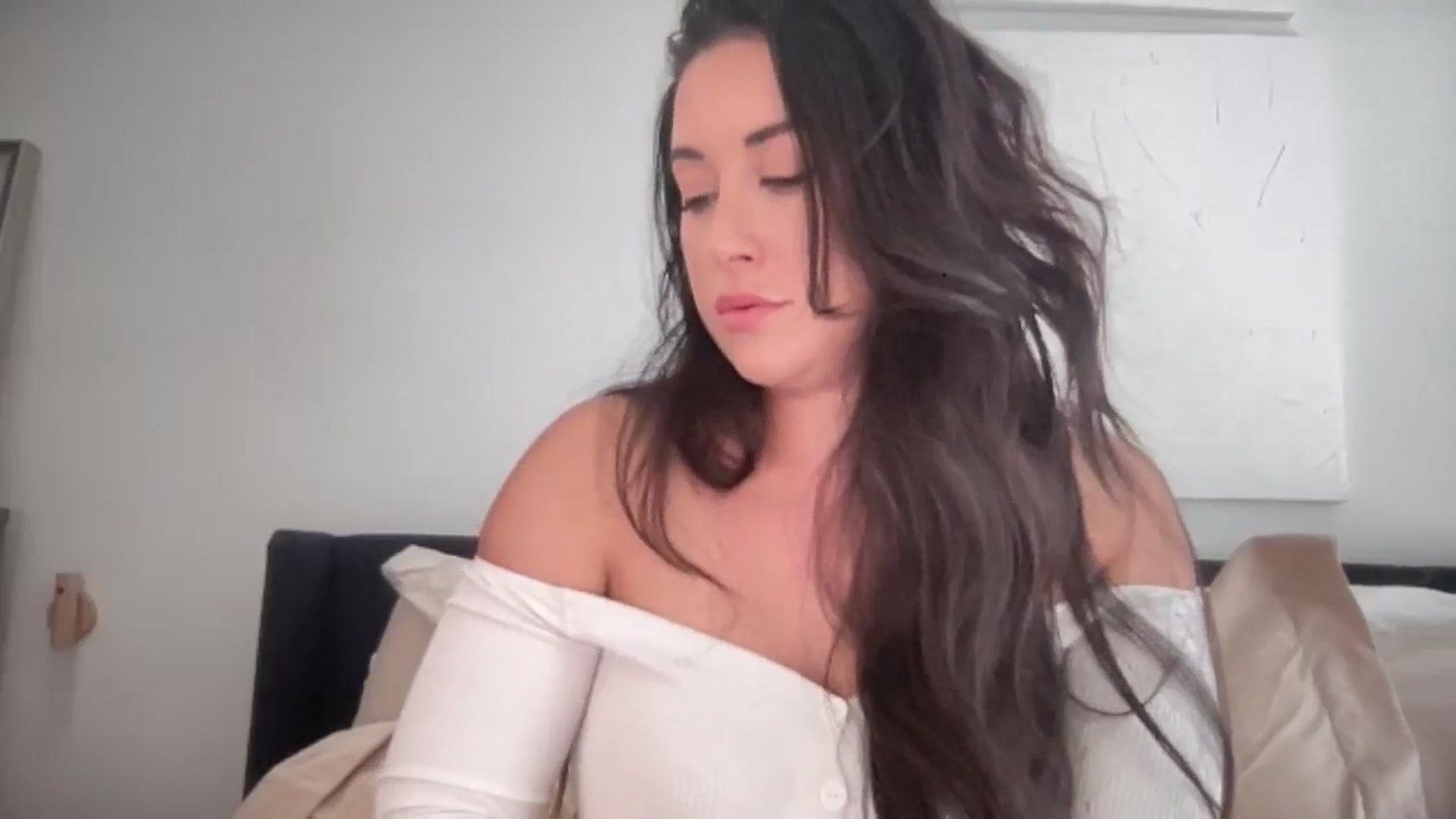 Gallery image thumbnail from EllaCakes's myfreecams stream on, 09/04/2024, 20:27 image 20 of 20