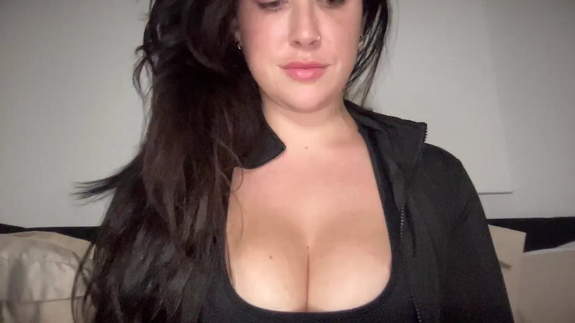 Gallery image thumbnail from EllaCakes's myfreecams stream on, 10/08/2024, 04:08 image 18 of 20