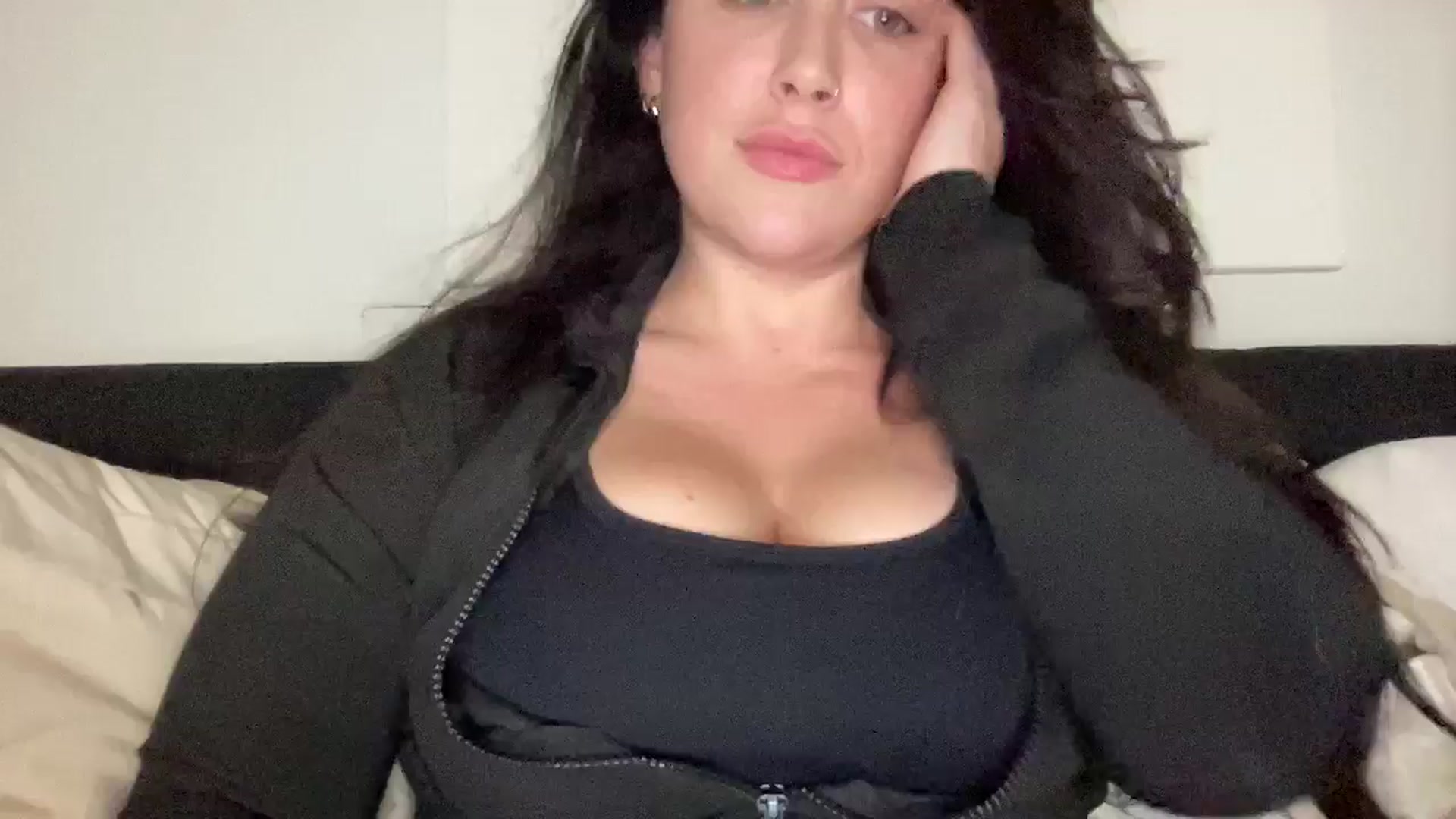 Gallery image thumbnail from EllaCakes's myfreecams stream on, 10/08/2024, 04:42 image 20 of 20