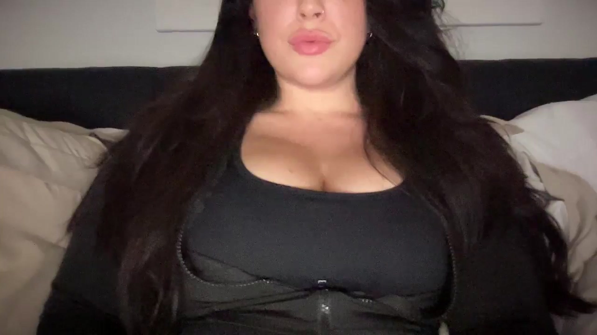 Gallery image thumbnail from EllaCakes's myfreecams stream on, 10/08/2024, 05:31 image 18 of 20