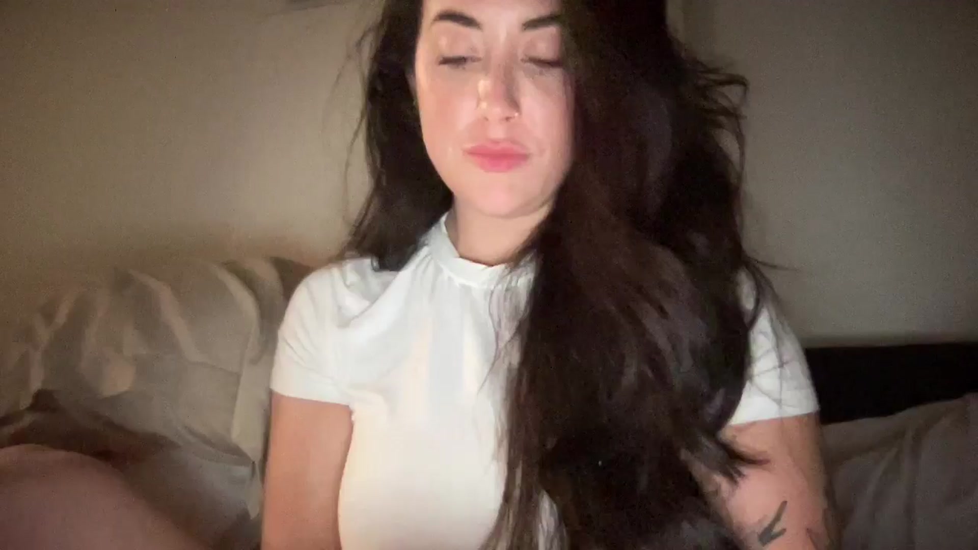 Gallery image thumbnail from EllaCakes's myfreecams stream on, 10/29/2024, 03:05 image 7 of 20