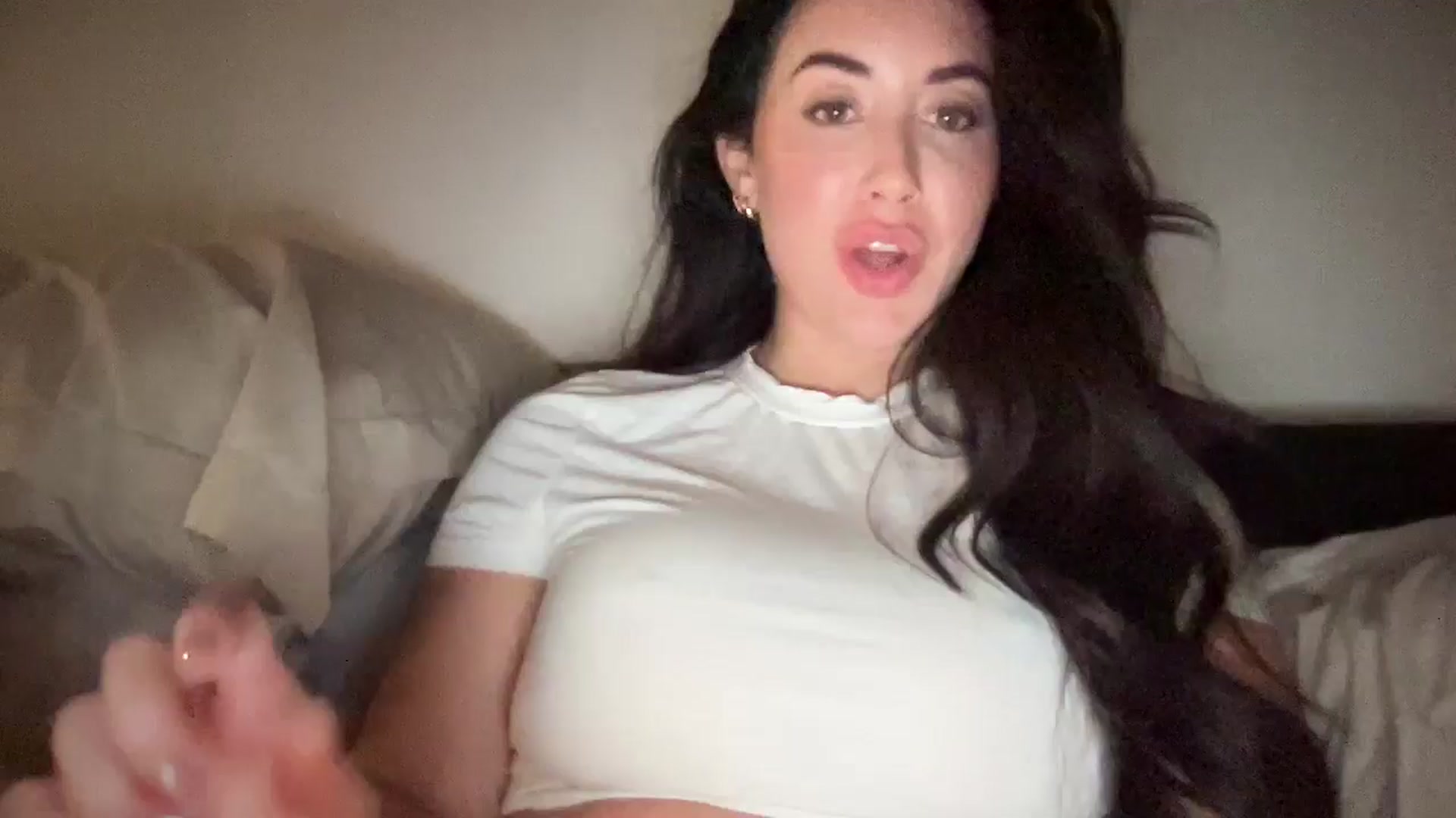 Gallery image thumbnail from EllaCakes's myfreecams stream on, 10/29/2024, 03:05 image 11 of 20