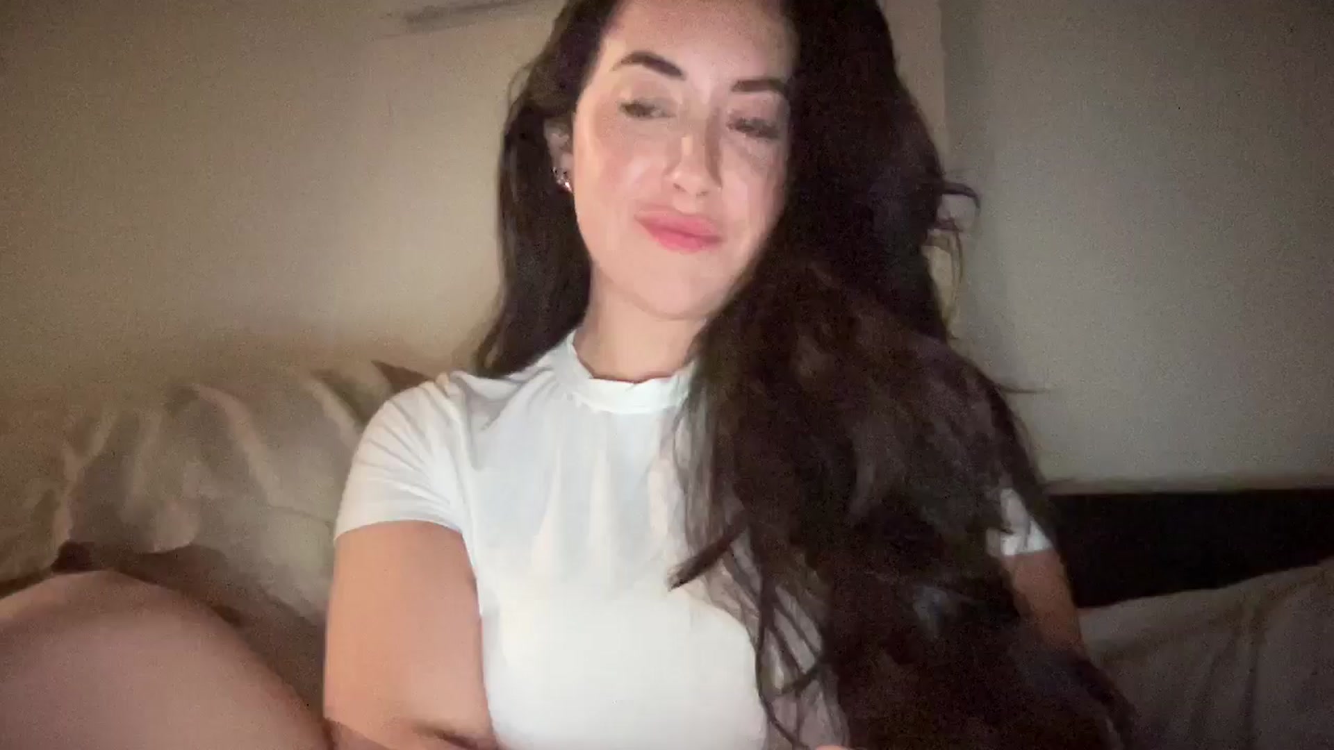 Gallery image thumbnail from EllaCakes's myfreecams stream on, 10/29/2024, 03:05 image 4 of 20