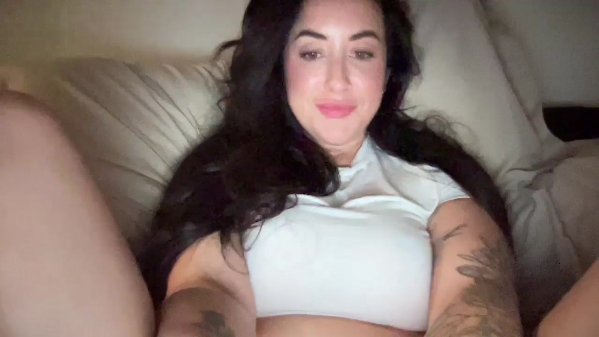 Gallery image thumbnail from EllaCakes's myfreecams stream on, 10/29/2024, 04:35 image 14 of 20