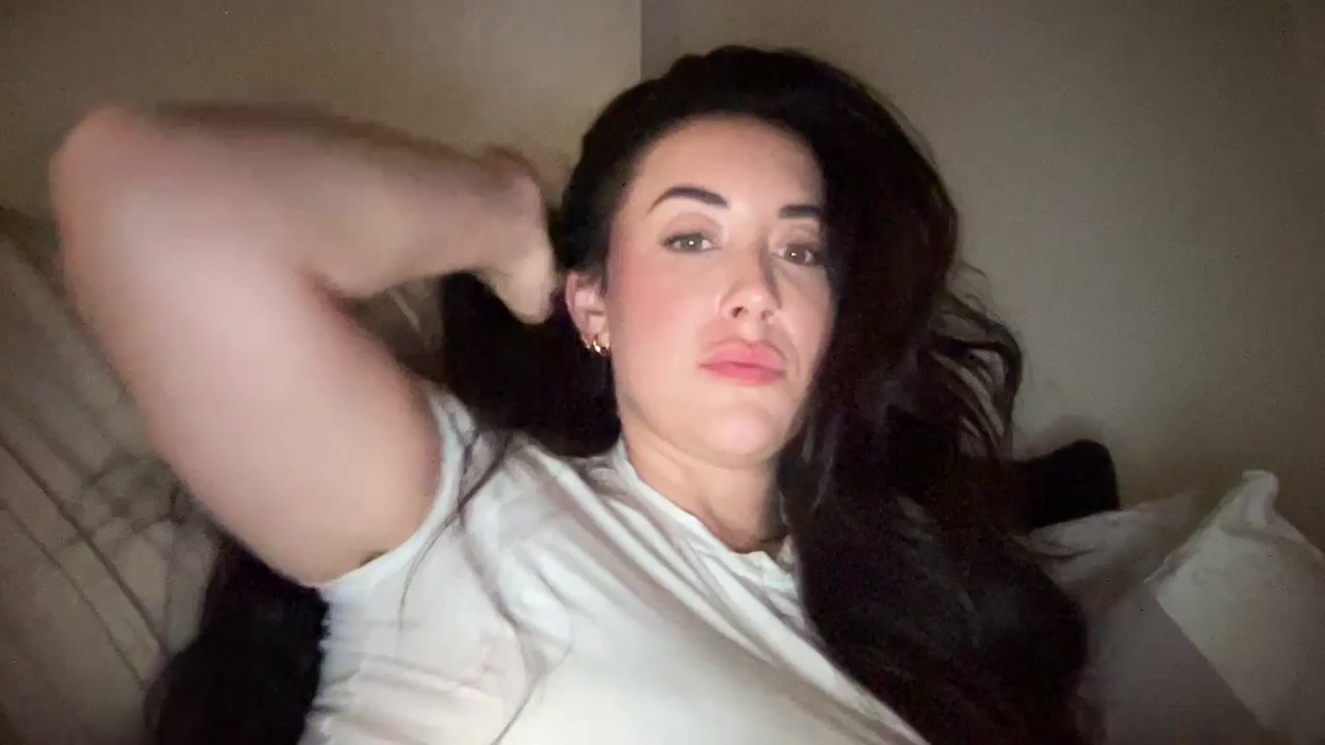 Gallery image thumbnail from EllaCakes's myfreecams stream on, 10/29/2024, 04:35 image 19 of 20
