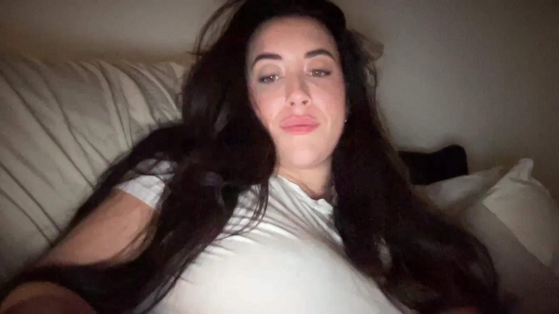 Gallery image thumbnail from EllaCakes's myfreecams stream on, 10/29/2024, 04:35 image 20 of 20
