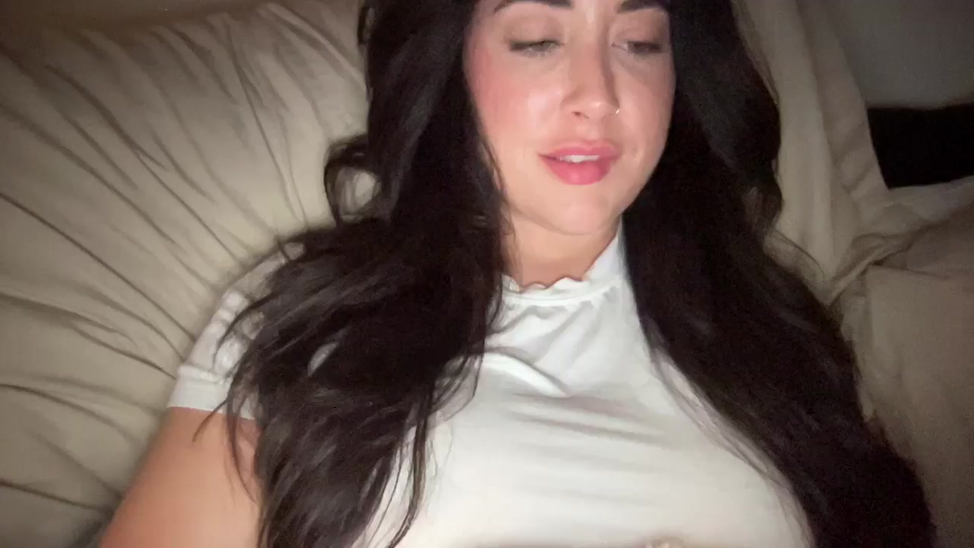 Gallery image thumbnail from EllaCakes's myfreecams stream on, 10/29/2024, 04:35 image 7 of 20