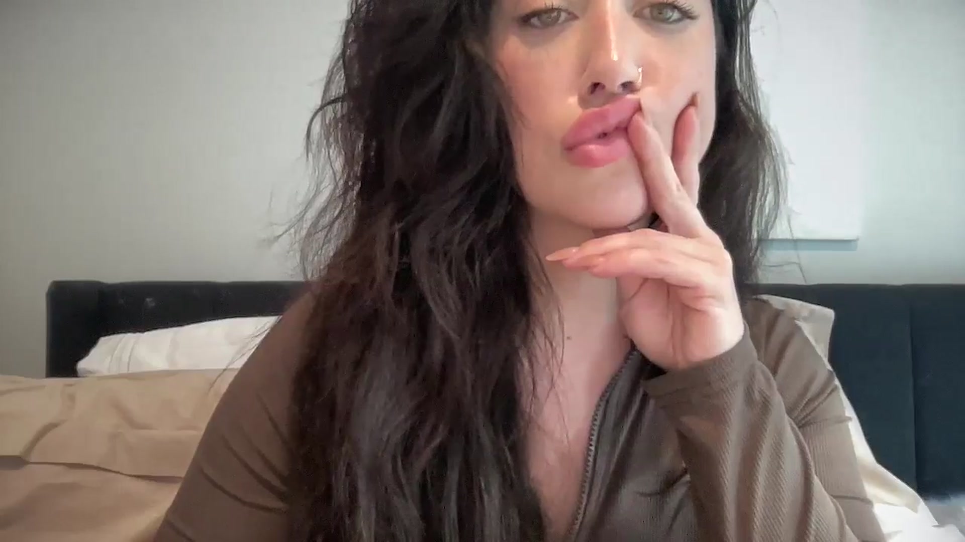 Gallery image thumbnail from EllaCakes's myfreecams stream on, 10/29/2024, 21:23 image 17 of 20