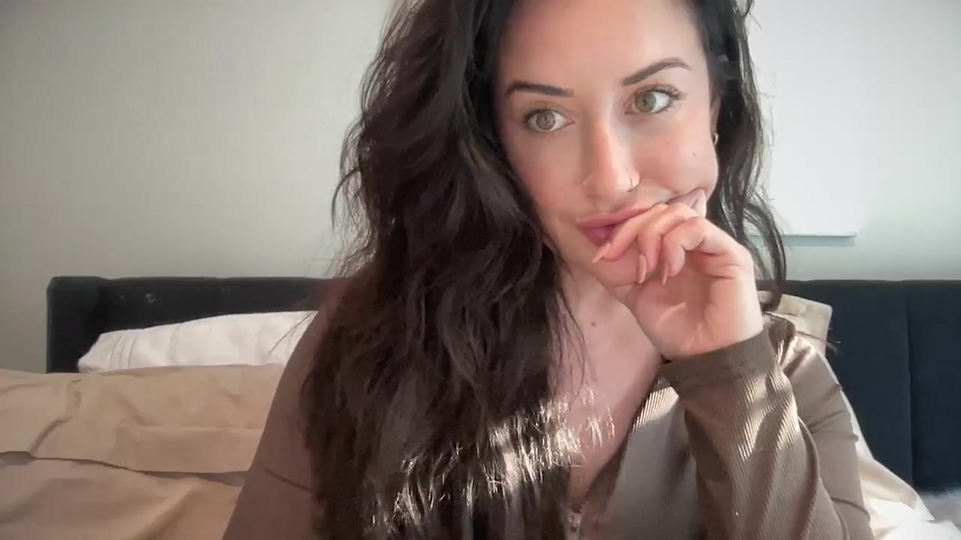 Gallery image thumbnail from EllaCakes's myfreecams stream on, 10/29/2024, 21:23 image 14 of 20