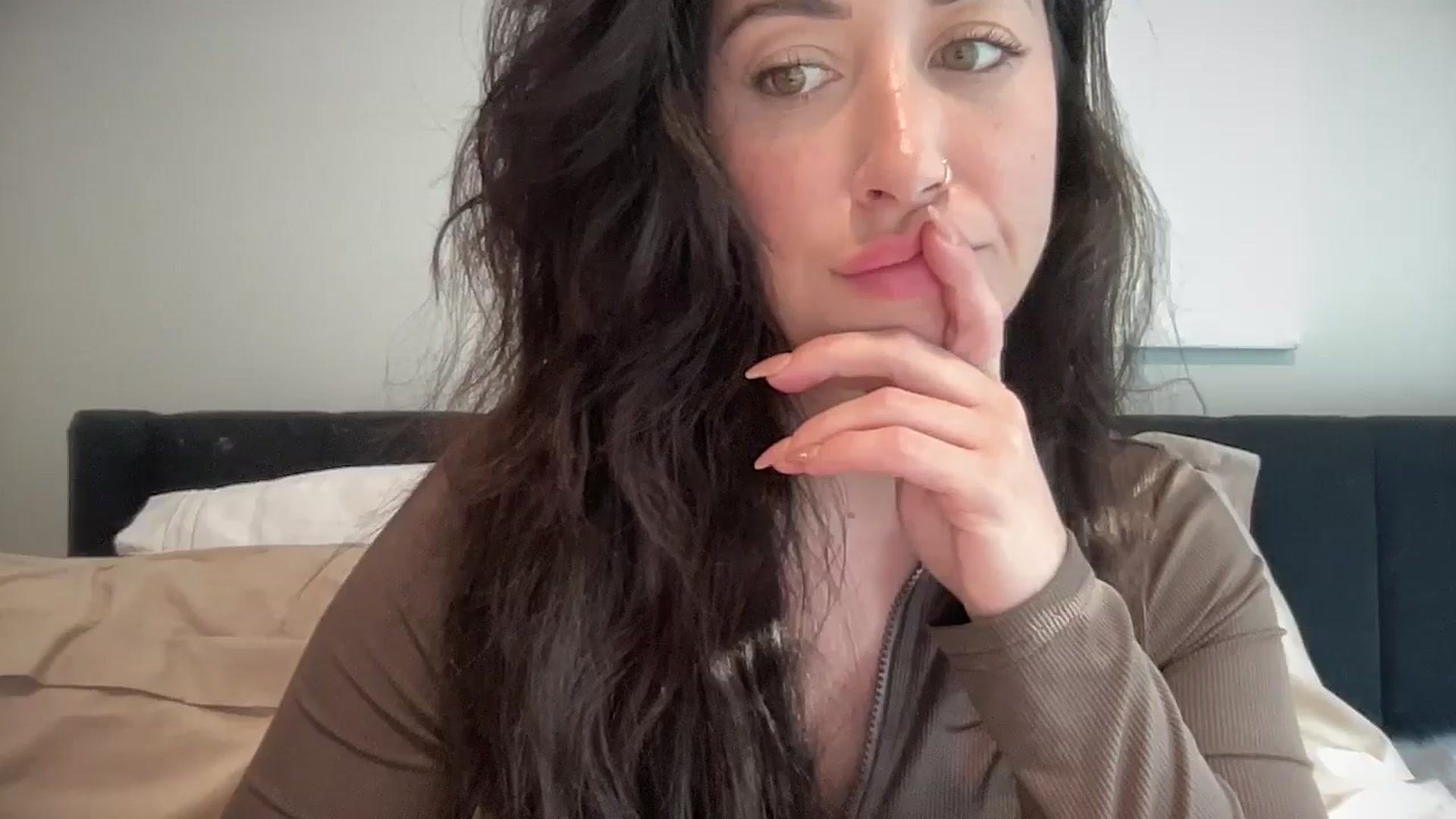 Gallery image thumbnail from EllaCakes's myfreecams stream on, 10/29/2024, 21:23 image 18 of 20