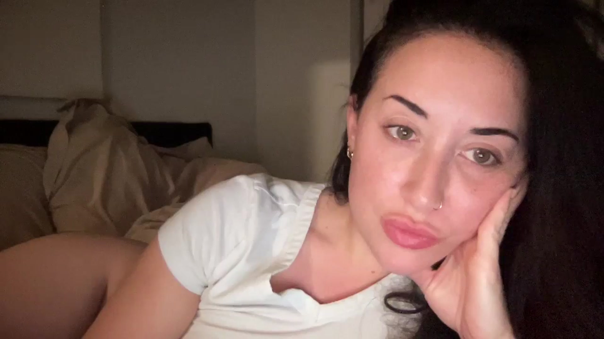 Gallery image thumbnail from EllaCakes's myfreecams stream on, 11/12/2024, 24:01 image 19 of 20