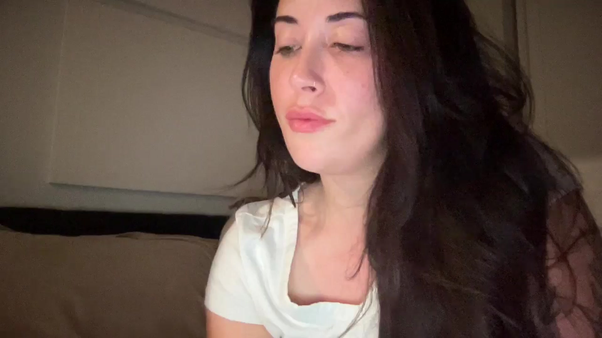 Gallery image thumbnail from EllaCakes's myfreecams stream on, 11/12/2024, 24:01 image 8 of 20