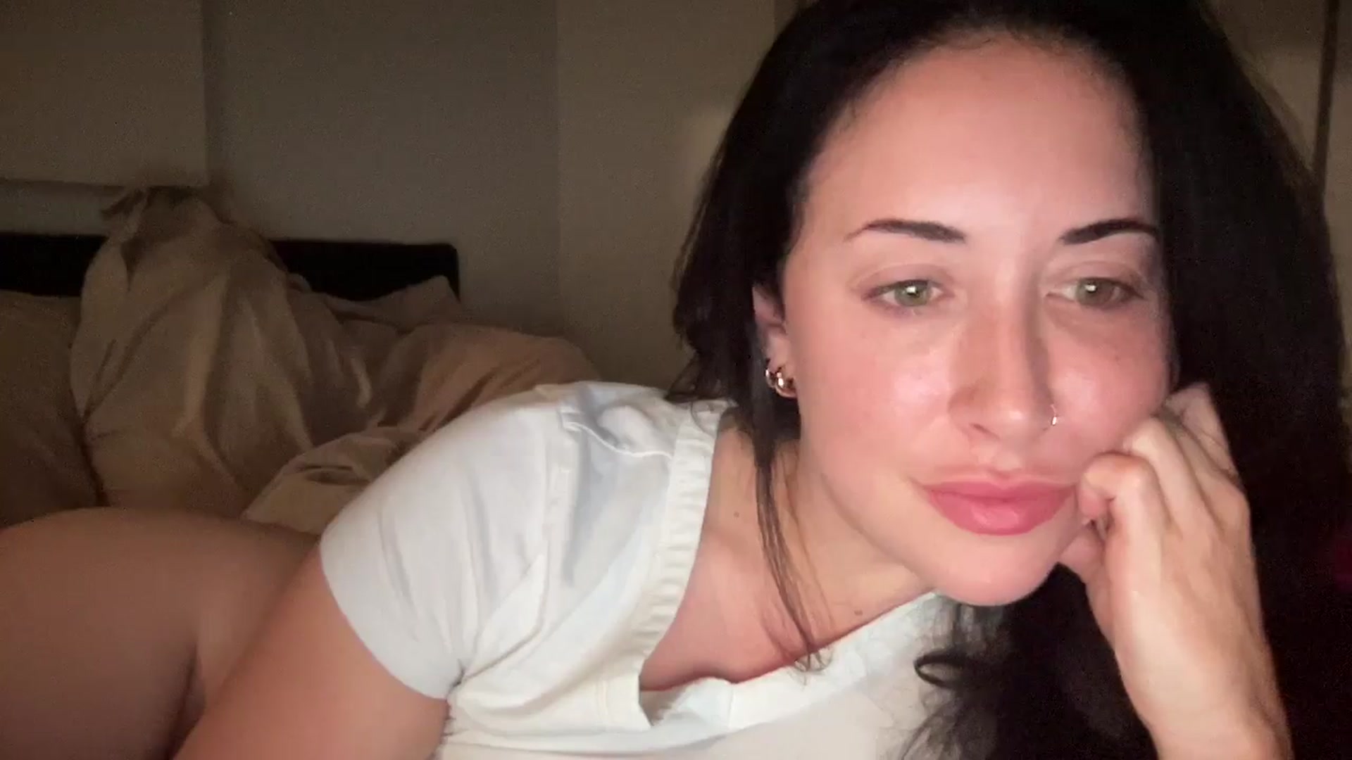 Gallery image thumbnail from EllaCakes's myfreecams stream on, 11/12/2024, 24:01 image 16 of 20