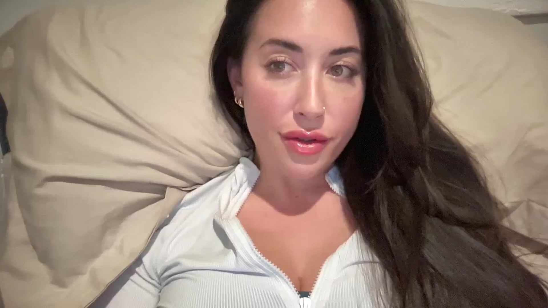 Gallery image thumbnail from EllaCakes's myfreecams stream on, 11/13/2024, 23:43 image 2 of 20